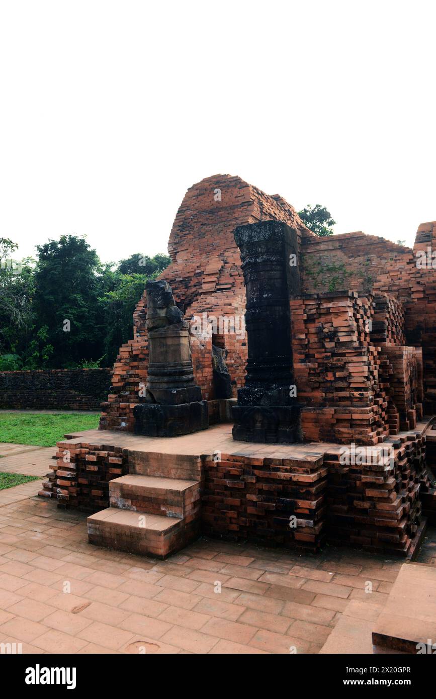 Antike Tempelruinen im archäologischen Park Mỹ Sơn in der Provinz Quảng Nam, Vietnam. Stockfoto