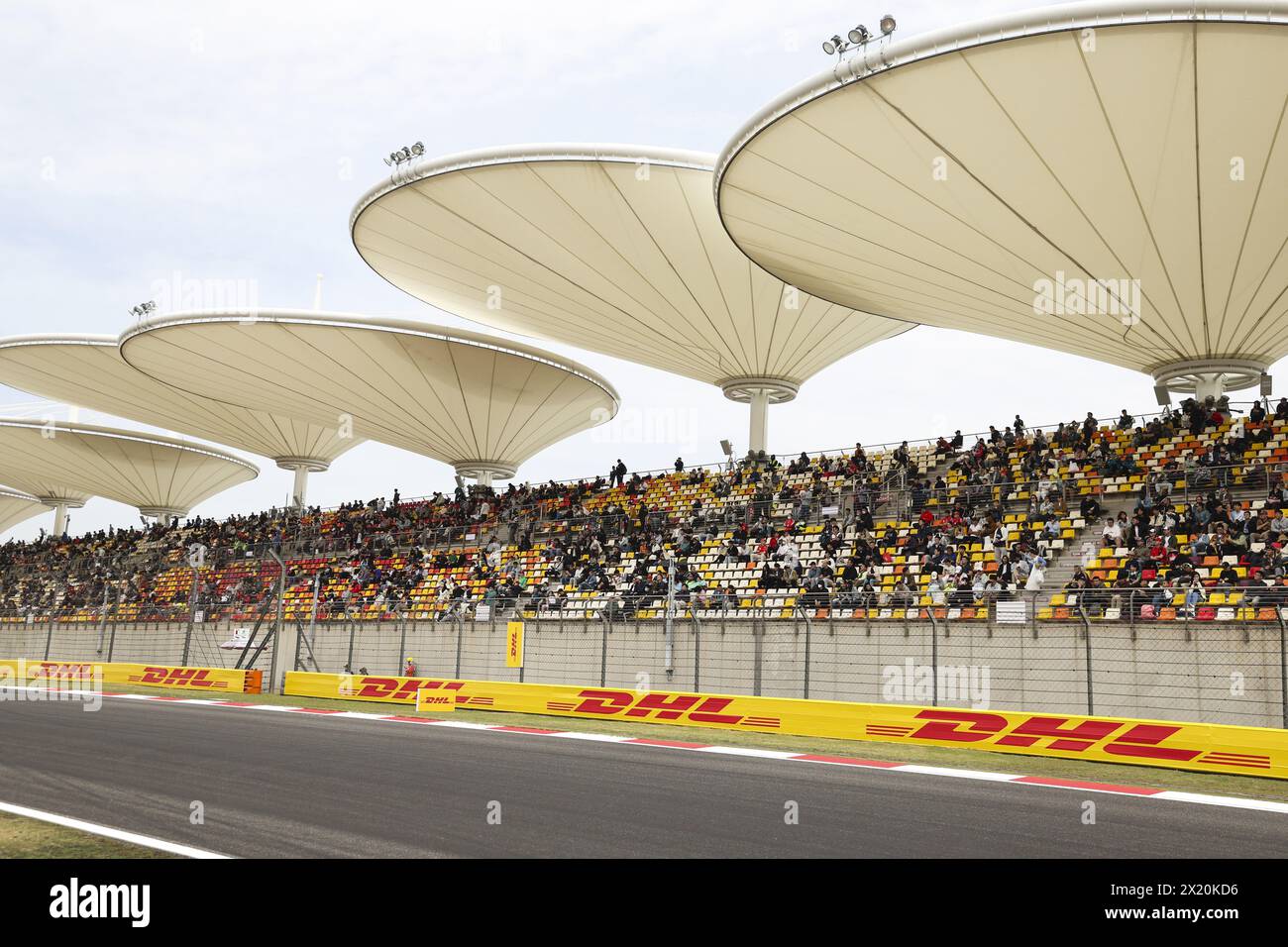 Shanghai, China, 19.04.2024. Ambiente während des Formel 1 Lenovo Chinese Grand Prix 2024, 5. Runde der Formel 1 Weltmeisterschaft 2024 vom 19. Bis 21. April 2024 auf dem Shanghai International Circuit in Shanghai, China Credit: Independent Photo Agency/Alamy Live News Stockfoto