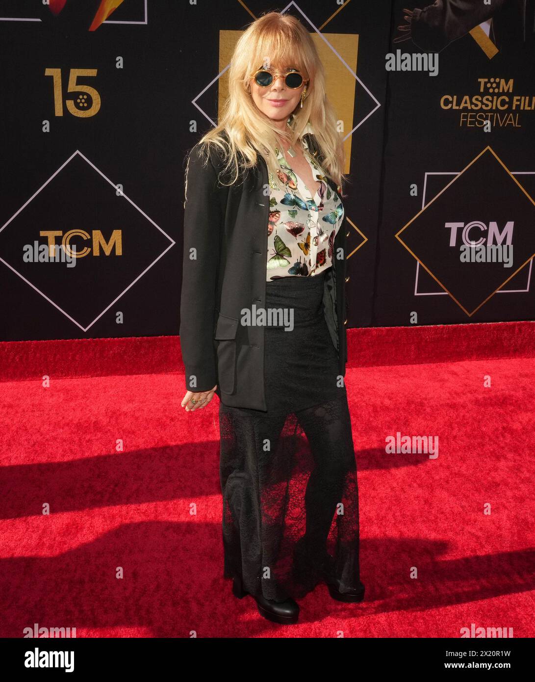 Los Angeles, USA. April 2024. Rosanna Arquette trifft am Donnerstag, den 18. April 2024, bei der Eröffnung des TCM Classic Film Festivals 2024 im TCL Chinese Theatre in Hollywood ein. (Foto: Sthanlee B. Mirador/SIPA USA) Credit: SIPA USA/Alamy Live News Stockfoto