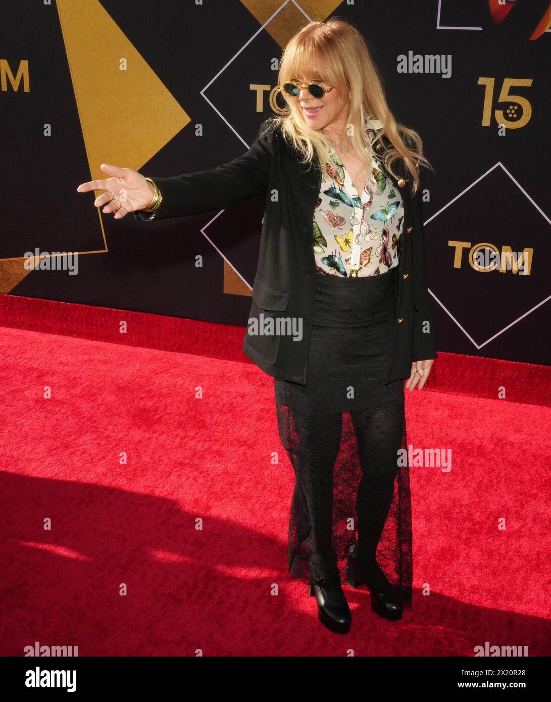 Los Angeles, USA. April 2024. Rosanna Arquette trifft am Donnerstag, den 18. April 2024, bei der Eröffnung des TCM Classic Film Festivals 2024 im TCL Chinese Theatre in Hollywood ein. (Foto: Sthanlee B. Mirador/SIPA USA) Credit: SIPA USA/Alamy Live News Stockfoto