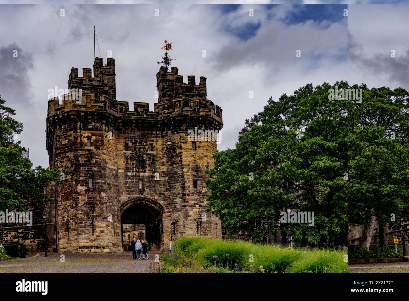 Tor zum Lancaster Castle in Lancaster, Lancashire, England, Großbritannien, Europa Stockfoto