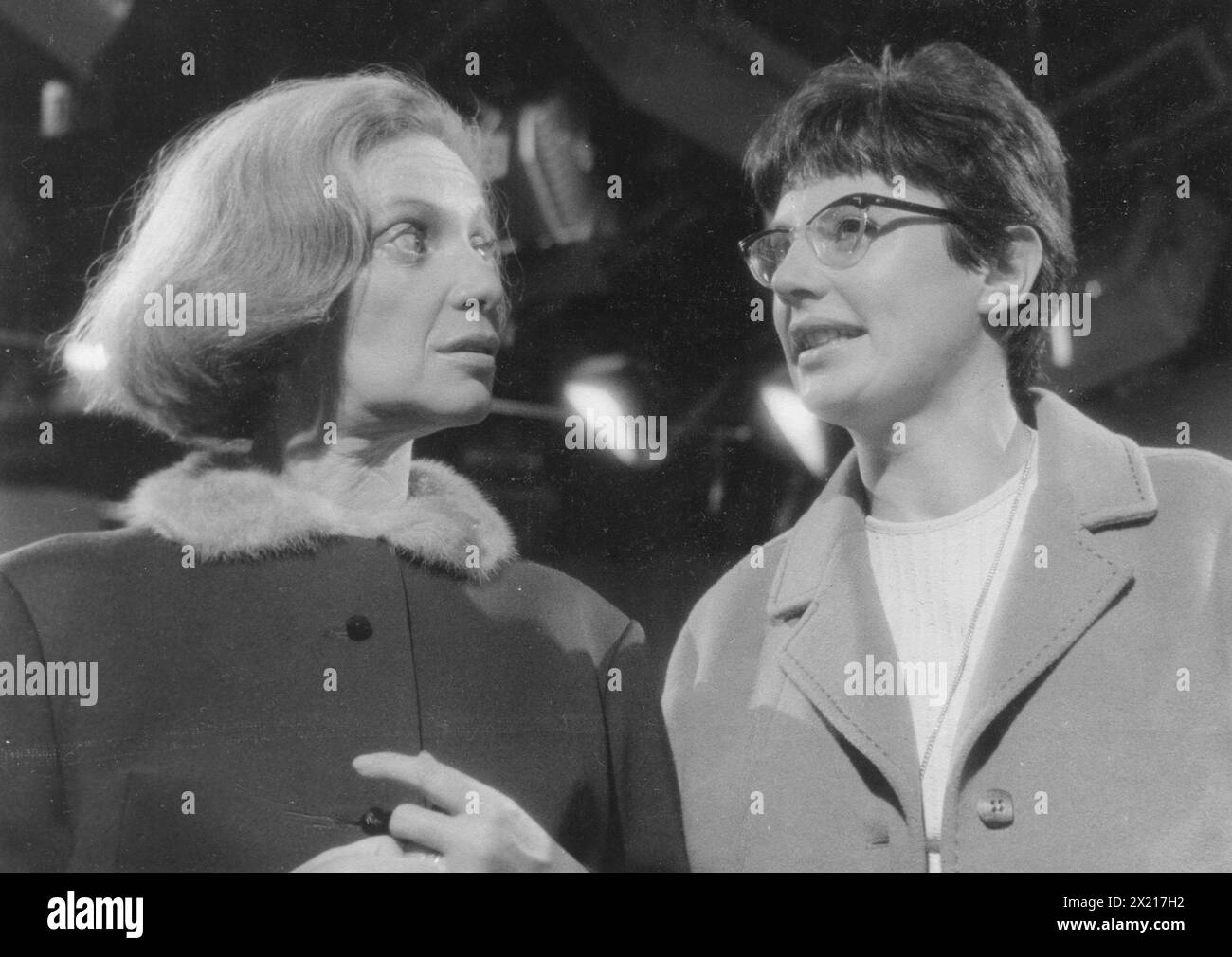 Wendt, Annemarie, deutsche Schauspielerin, mit Peggy Richter (rechts), ADDITIONAL-RIGHTS-CLEARANCE-INFO-NOT-AVAILABLE Stockfoto