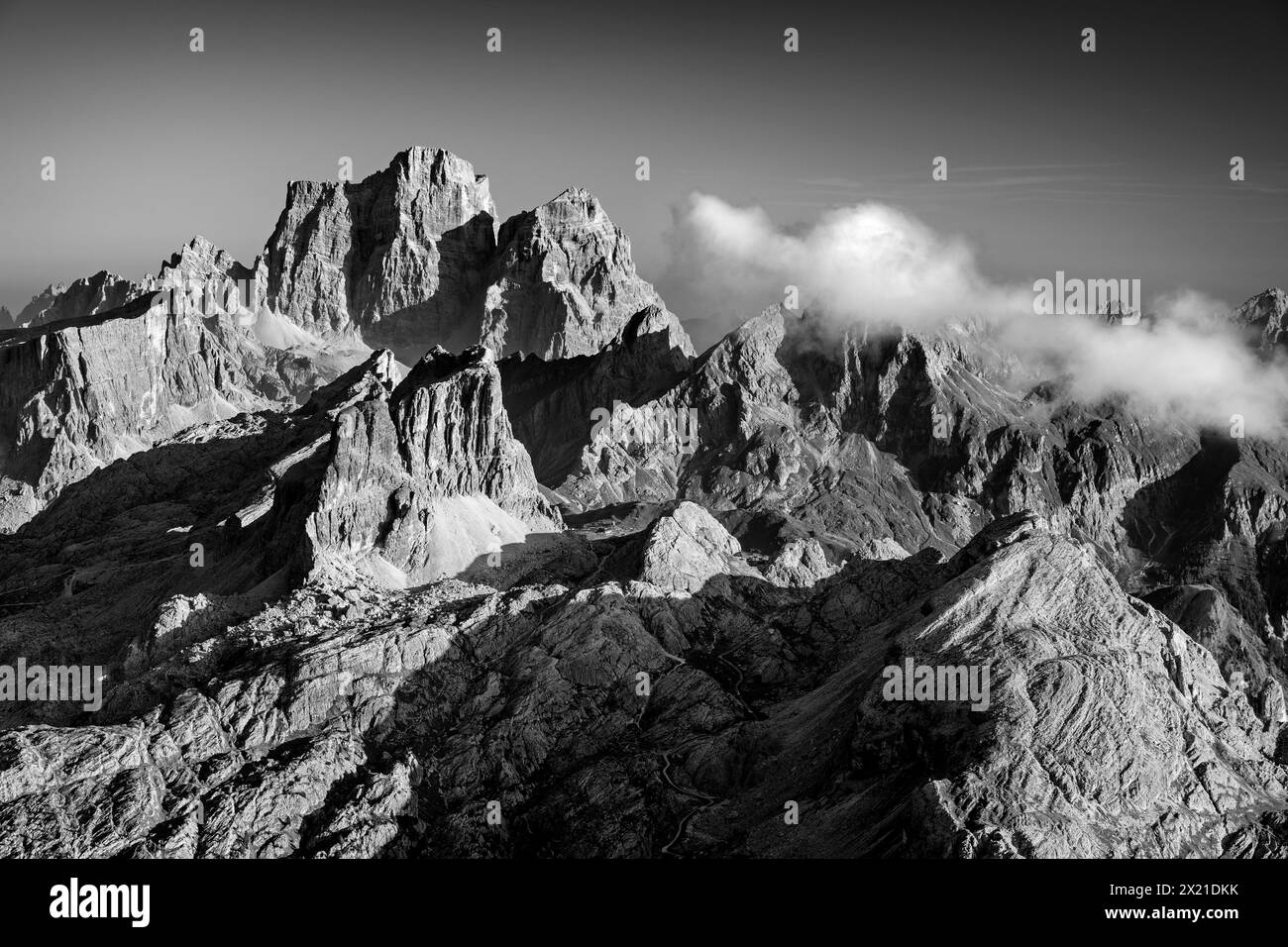 Bergkulissen von Pelmo, Nuvolau und Averau, von Lagazuoi, Fanes-Sennes Naturpark, Dolomiten, UNESCO-Weltkulturerbe Dolomiten, Venetien, Italien Stockfoto
