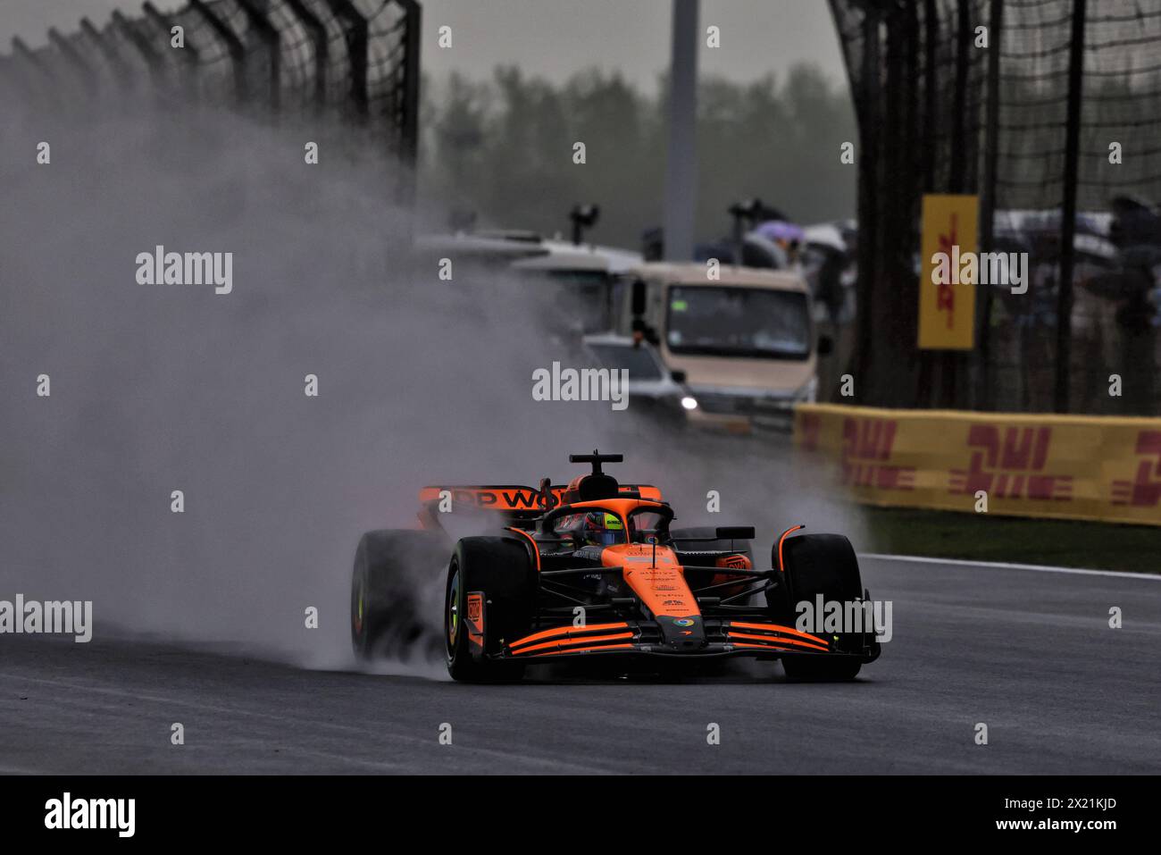 Shanghai, China. April 2024. Oscar Piastri (aus) McLaren MCL38. 19.04.2024. Formel-1-Weltmeisterschaft, Rd 5, Großer Preis Von China, Shanghai, China, Sprint Qualifikationstag. Das Foto sollte lauten: XPB/Alamy Live News. Stockfoto
