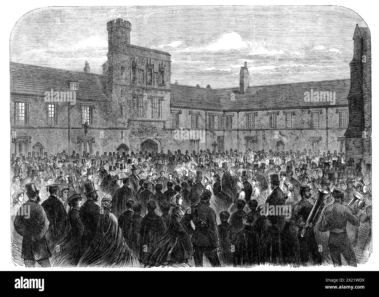 Der Gesang von Dulce Domum am Winchester College, 1865. „Der Schatz. Sir Roundell Palmer hat in einem seiner Gedichte die Treue der Winchester-Jungs in der Praxis der alten Bräuche ihrer Schule gefeiert. Unsere heutige Illustration wird bezeugen, wie die Jünger dieser ehrwürdigen Institution, die vor fast 600 Jahren von Bischof Wilhelm von Wykeham gegründet wurde, immer noch eine ihrer traditionellen Beobachtungen einhalten. und, um eine Zeile von der Generalstaatsanwaltschaft Ihrer Majestät zu zitieren: "singen Sie immer noch in der Sommerdämmerung ihr süßes Lied von zu Hause". T Stockfoto
