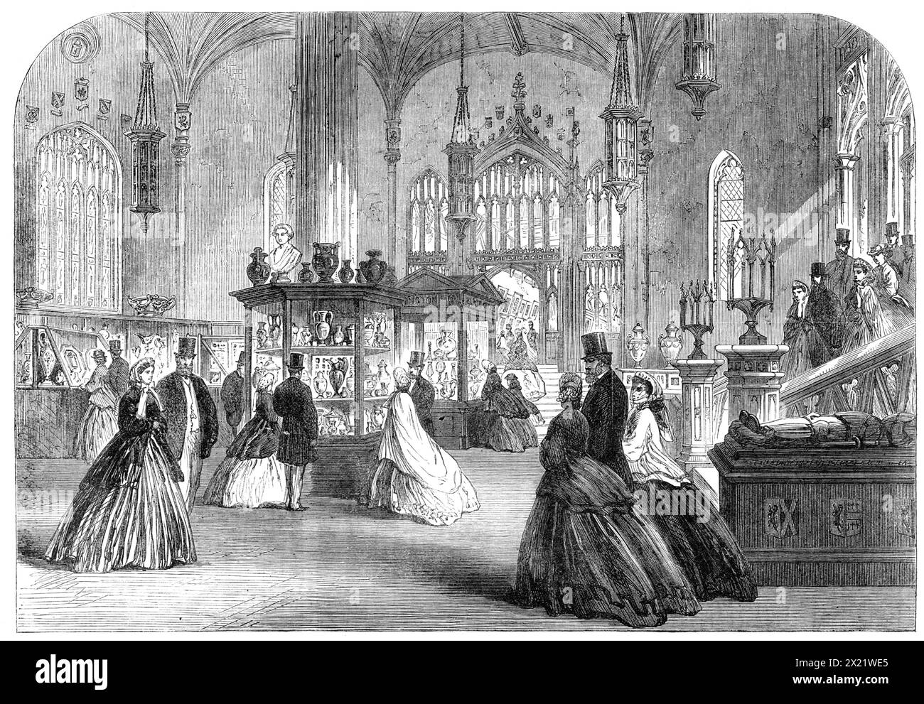 Ausstellung in Alton Towers, Staffordshire, zu Hilfe des Wedgwood Institute of Burslem - The Wedgwood ware in the Octagon Room, 1865. "...it soll das Gebäude selbst sowohl die konstruktive als auch die dekorative Verwendung der keramischen Kunst veranschaulichen. Das Wedgwood-Geschirr und andere Abbildungen der keramischen Kunst sind im Achteck angebracht. die alten Exemplare belegen einen großen Kasten in der Mitte des Raumes... das mittlere Gehäuse enthält eine Vielzahl von Kameos, Dejeuner-Services in dunklem und hellem jaspis und feine Basaltstücke in Sphinxen und Vasen, von denen ein Paar wi Stockfoto