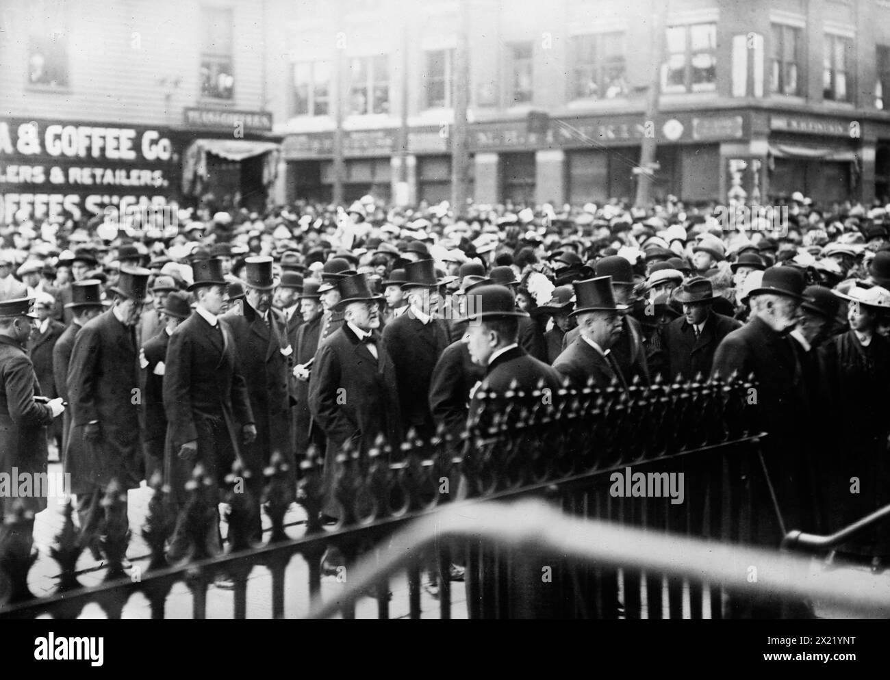 Utica - Sherman Beerdigung, 1912. Zeigt Beerdigung am 2. November 1912 für James Schoolcraft Sherman (1855–1912), Vizepräsident unter William Howard Taft, Utica, New York. Stockfoto