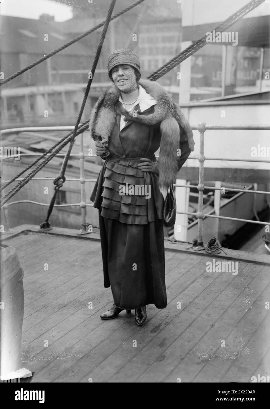 Barrientos, 1917. Zeigt die spanische Sopransängerin Maria Barrientos (1883–1946) an Bord des schwedischen Liners Saga, der nach Südamerika fährt. Stockfoto