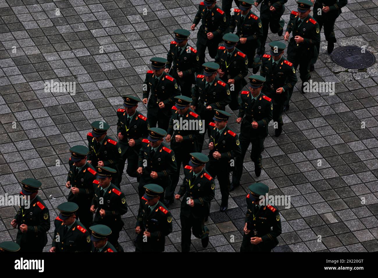 Shanghai, China. April 2024. Schaltkreisatmosphäre – Sicherheitskräfte. Formel-1-Weltmeisterschaft, Rd 5, großer Preis von China, Freitag, 19. April 2024. Shanghai, China. Quelle: James Moy/Alamy Live News Stockfoto