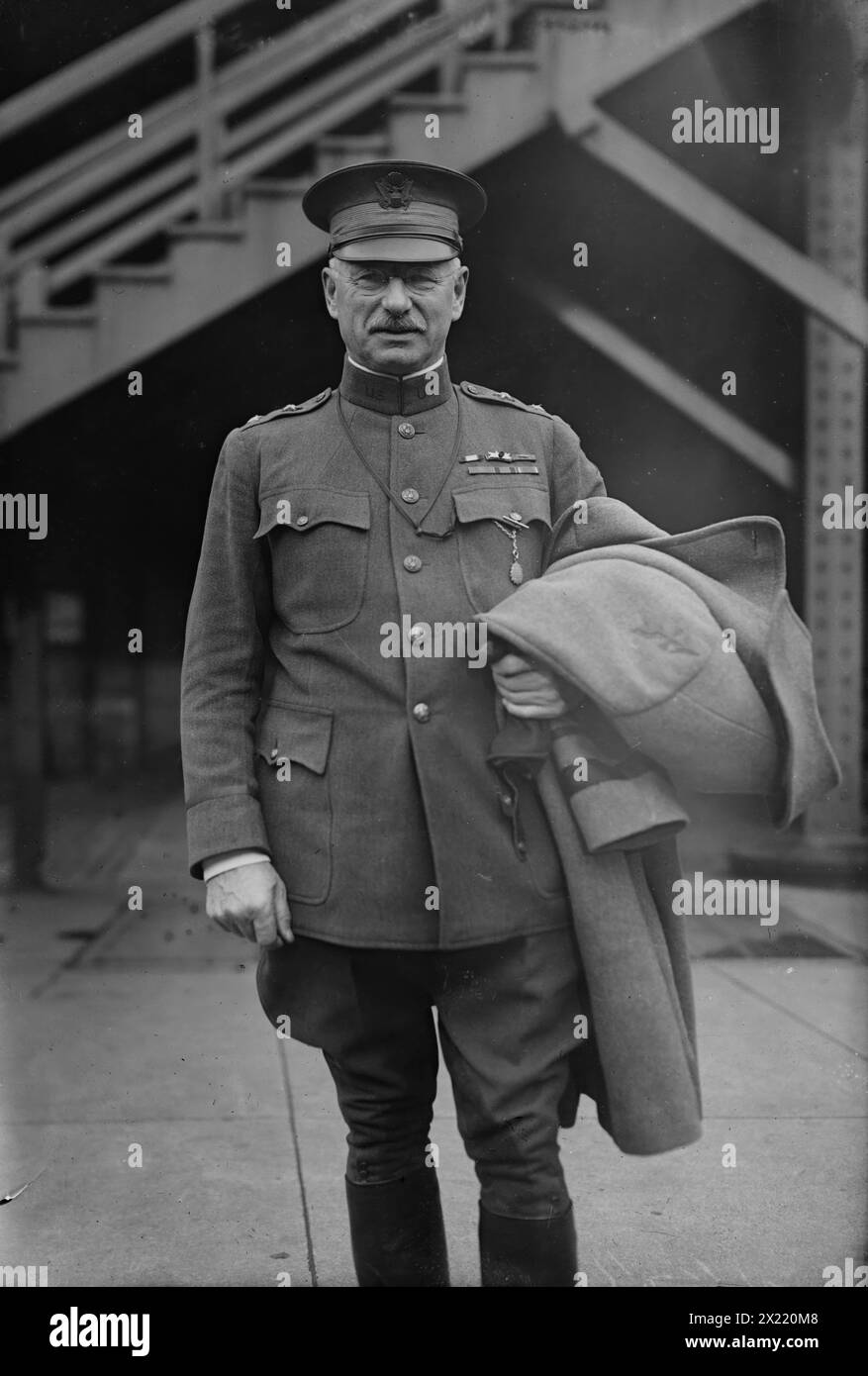 Major General W. G. Haan kommt, 1919. Zeigt Major General William George Haan (1863–1924), der die 32. Division der US-Armee im Ersten Weltkrieg befehligte Stockfoto