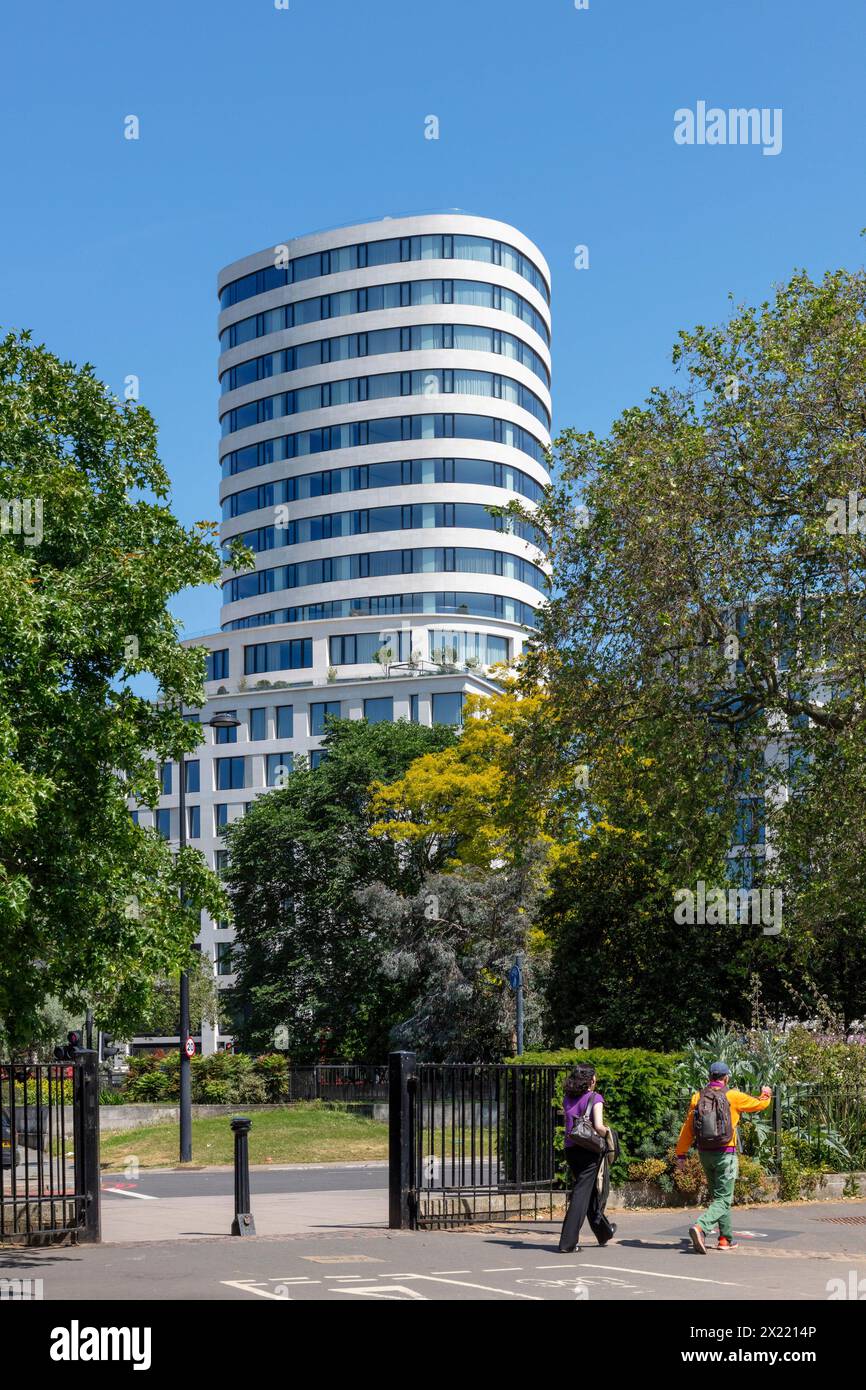 Außenansicht der Bryanston vom Hyde Park. The Bryanston - Hyde Park, London, Großbritannien. Architekt: Rafael Viñoly, 2023. Stockfoto