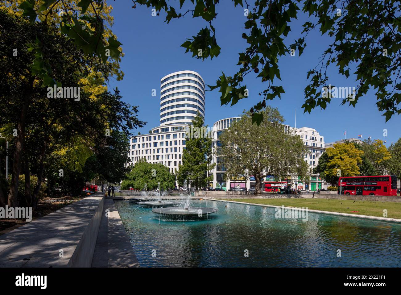 Außenansicht der Bryanston vom Hyde Park. The Bryanston - Hyde Park, London, Großbritannien. Architekt: Rafael Viñoly, 2023. Stockfoto