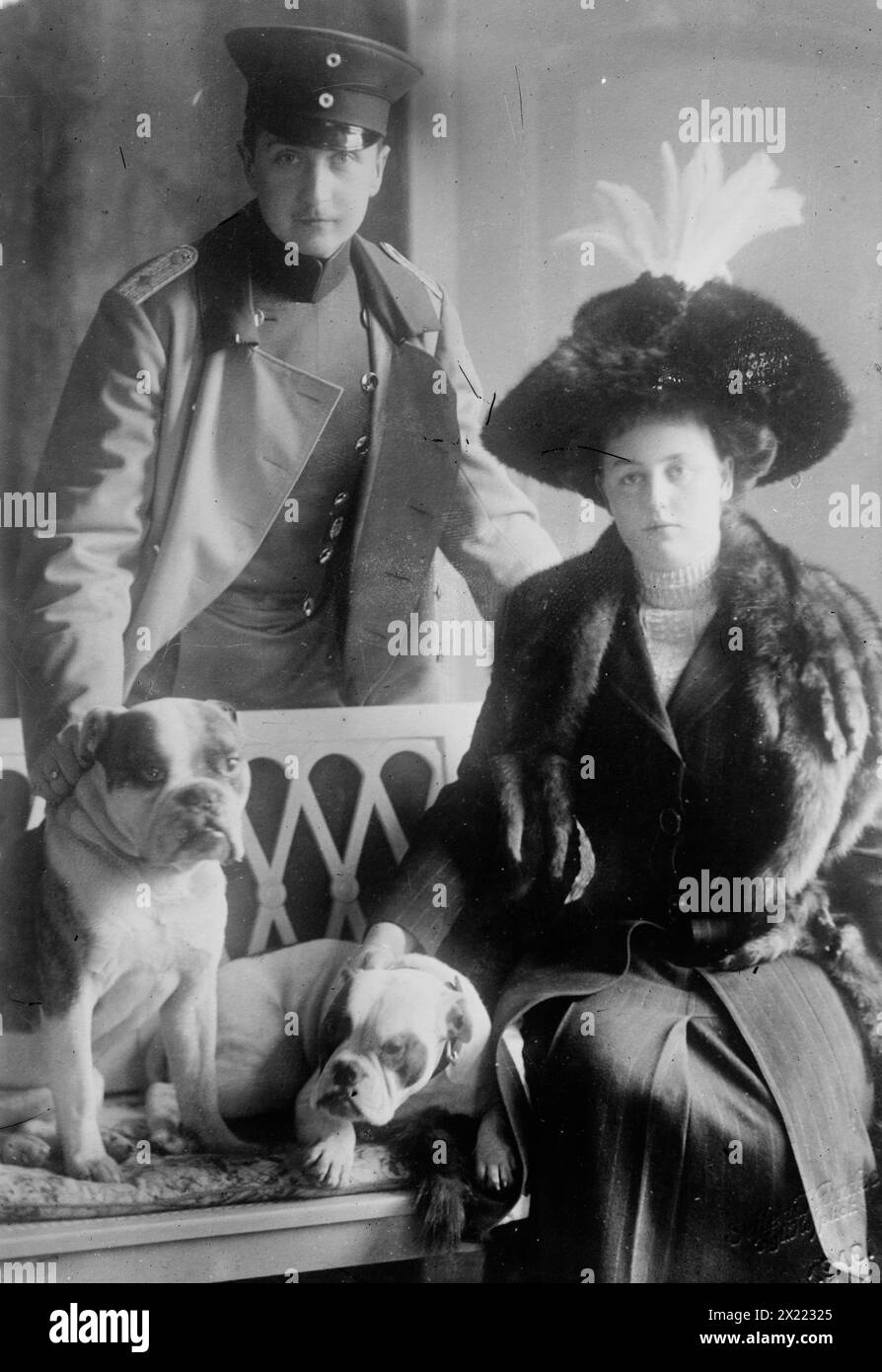 Prinz und Prinzessin August Wilhelm von Preussen mit Hunden, 1912. Stockfoto