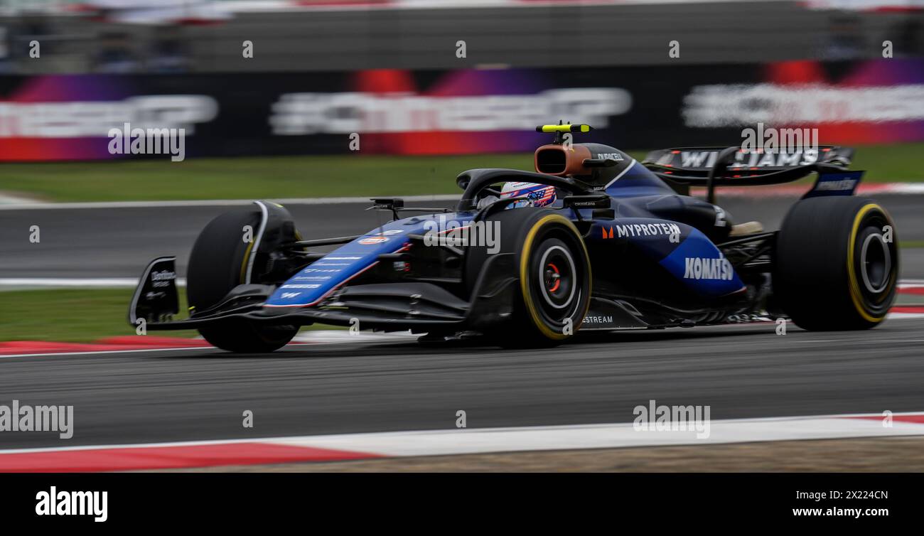 Shanghai, China. April 2024. Williams' Pilot Logan Sargeant aus den Vereinigten Staaten tritt am 19. April 2024 beim Sprint-Qualifying des Formel-1-Grand Prix in China auf dem Shanghai International Circuit an. Quelle: Xia Yifang/Xinhua/Alamy Live News Stockfoto