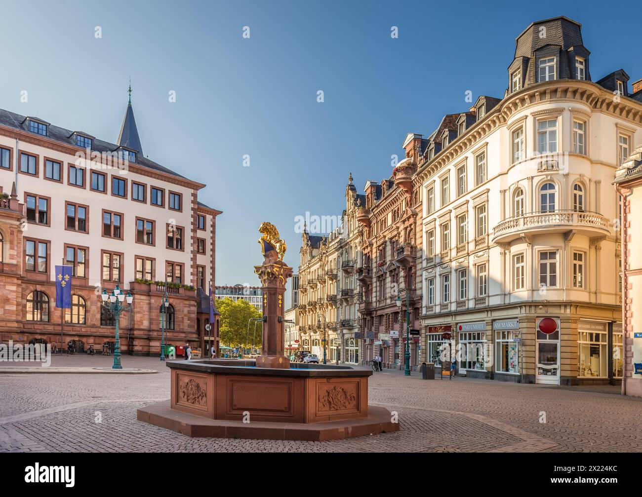 Geographie / Reisen, Deutschland, Hessen, Wiesbaden, Marktbrunnen, WIESBADEN, ADDITIONAL-RIGHTS-CLEARANCE-INFO-NOT-AVAILABLE Stockfoto