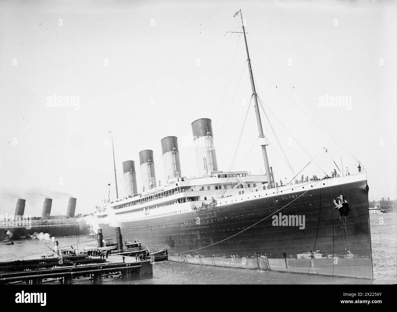 Olympia, 1911. Zeigt die Ankunft des White Star Ocean Liners Olympic in New York am 21. Juni 1911 nach ihrer ersten transatlantischen Reise. Stockfoto