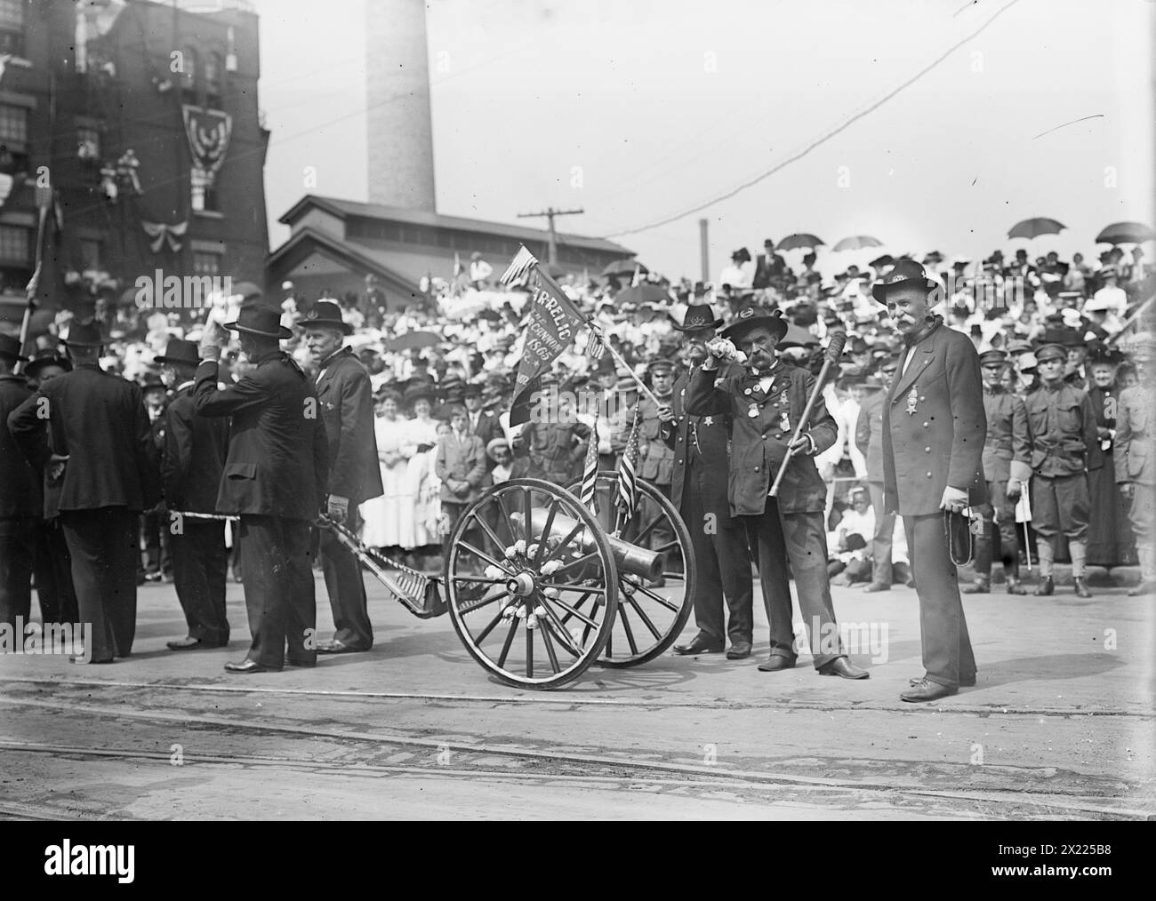 G.A.R. Parade, 1910. Die Grand Army of the Republic (G.A.R.) war eine bedeutende brüderliche Organisation, die nach dem Amerikanischen Bürgerkrieg gegründet wurde. Es bot ehrenhaft entlassenen Gewerkschaftsveteranen einen Raum, um Kontakte zu knüpfen, Erfahrungen auszutauschen und auf gemeinsame Ziele hinzuarbeiten. Stockfoto