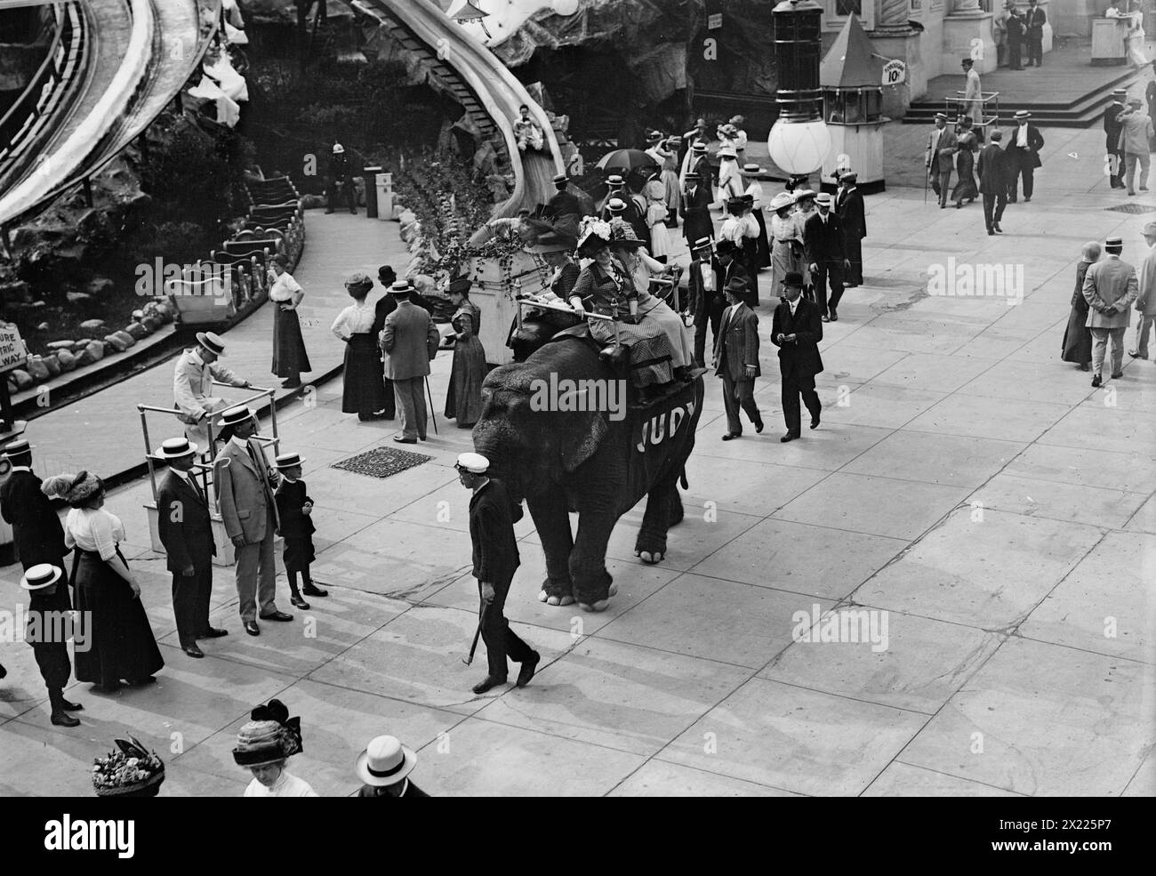 Coney Island, Reiten Elephant, 1911. Stockfoto