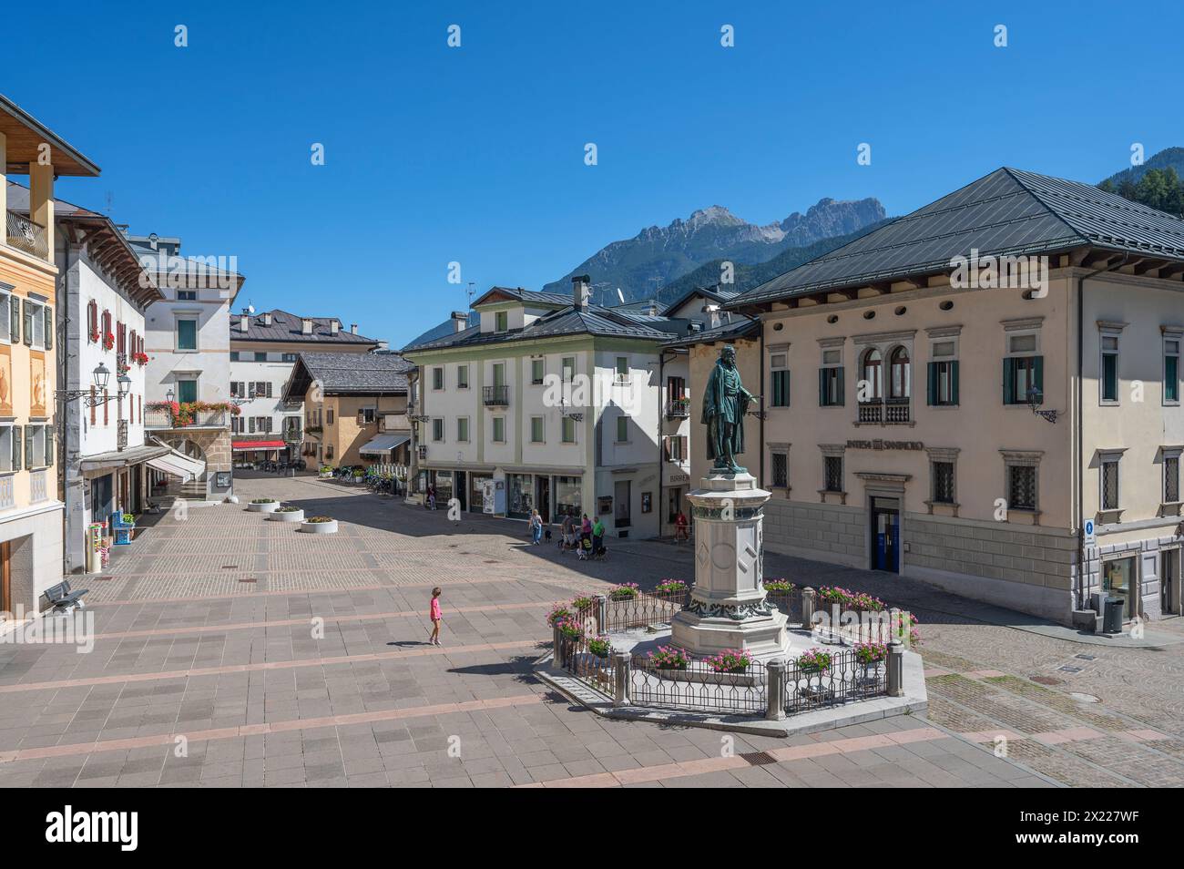 Piazza Tiziano in Pieve di Cadore, Provinz Belluno, Südtirol, Alpen, Dolomiten, Veneto, Venetien, Italien Stockfoto