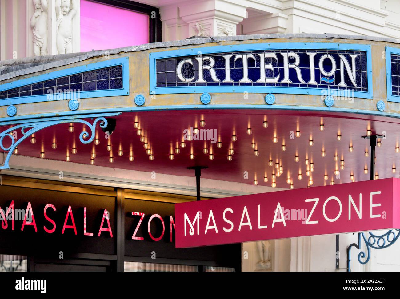 London, Großbritannien. Masala Zone Restaurant im Criteria Theatre, Piccadilly Circus, April 2024 Stockfoto