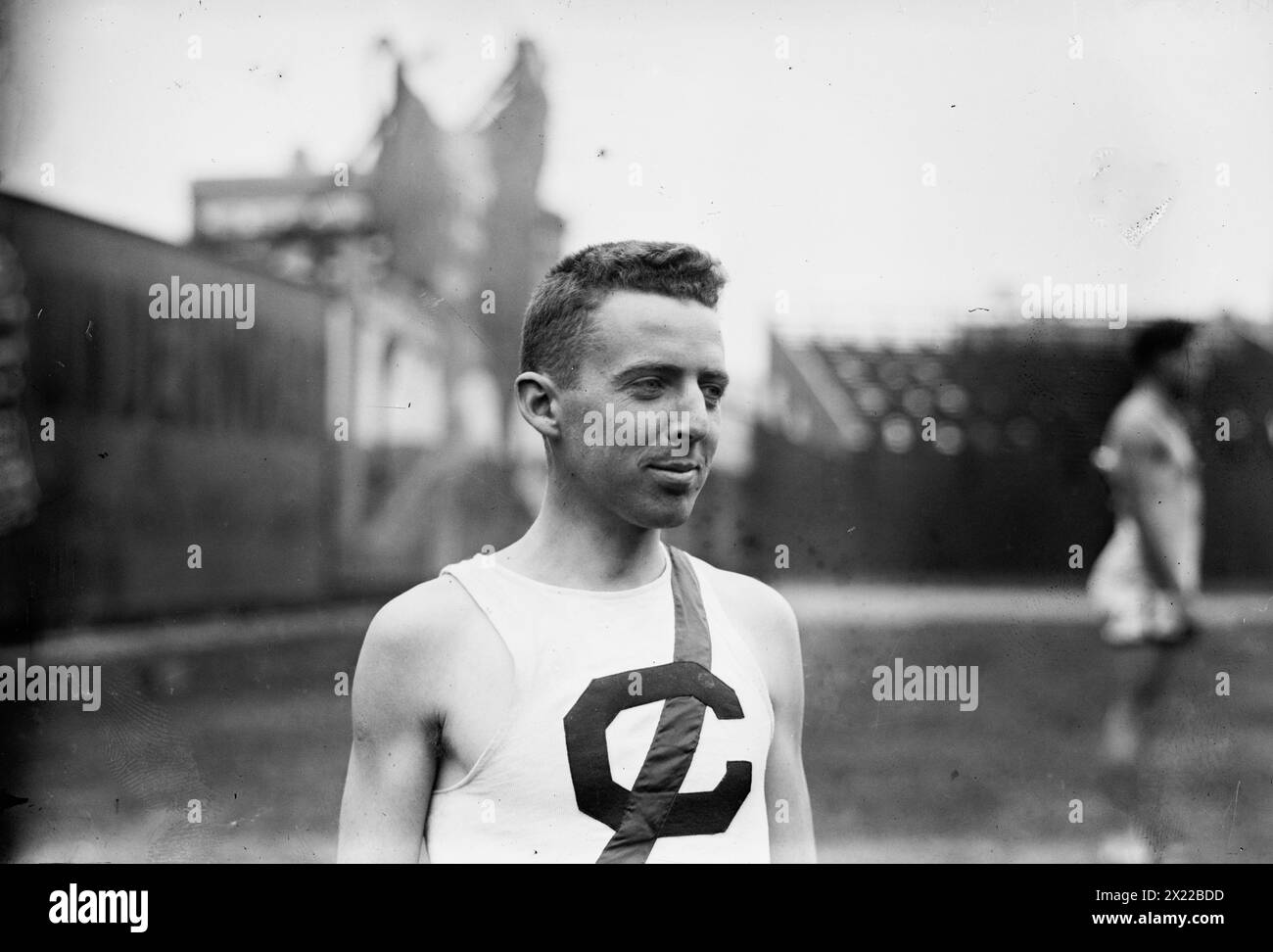 Sagen Sie S. Berna, zwischen 1910 und 1915. Zeigt den US-amerikanischen Athleten Tell Schirnding Berna (1891–1975) von der Cornell University, der an den Olympischen Spielen 1912 teilnahm. Stockfoto