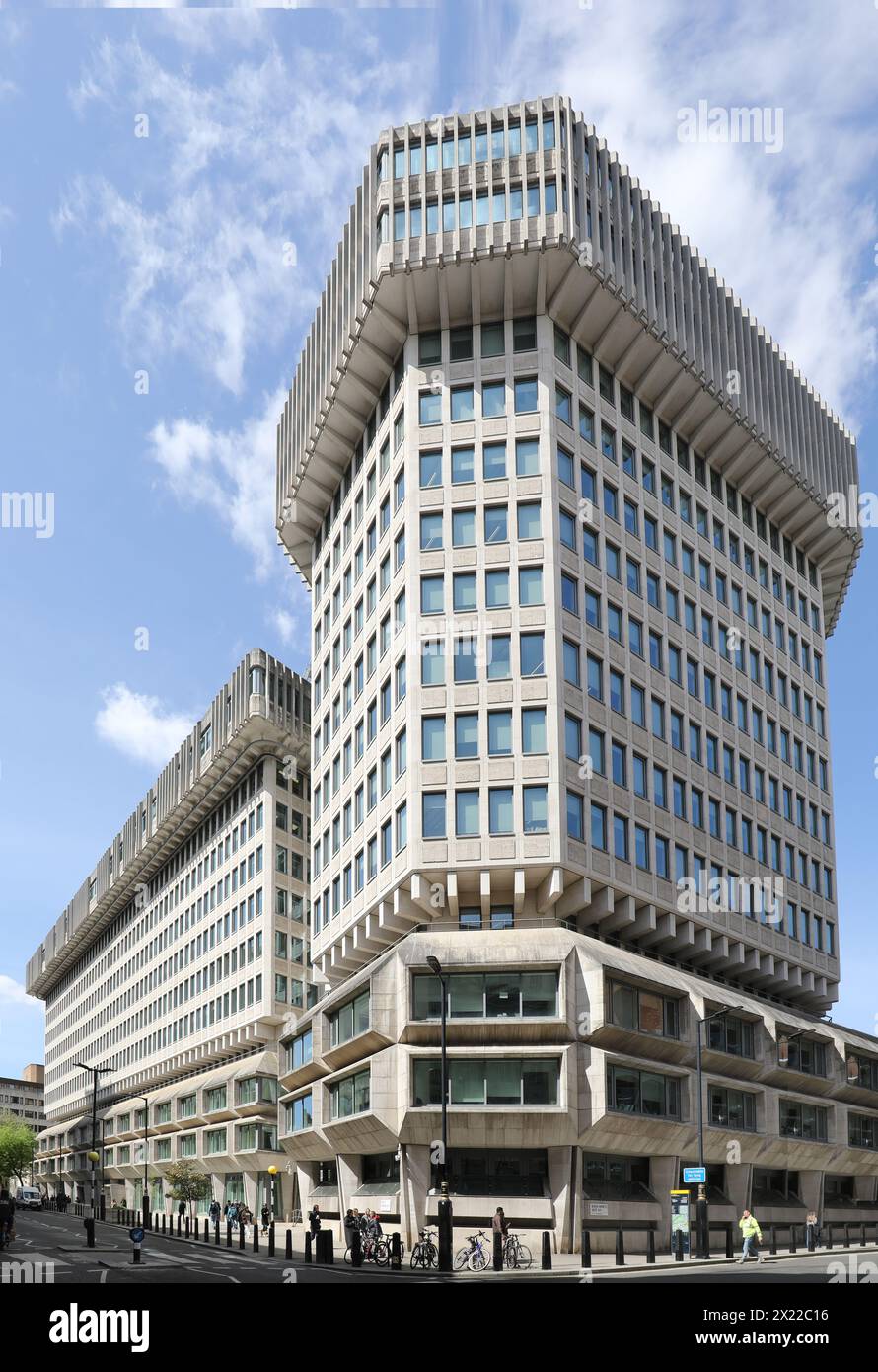 Gebäude des britischen Justizministeriums in 102 Petty France, London. Das brutalistische 14-stöckige Betongebäude, entworfen von Fitzroy Robinson Architects. Stockfoto