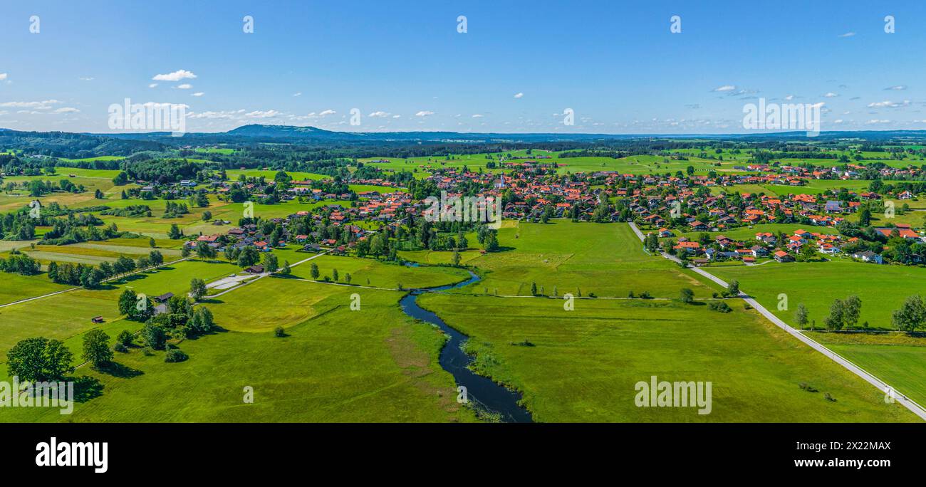 Ausblick auf den Staffelsee in Oberbayern südlich der Gemeinde Uffing die Region Uffing am Staffelsee an einem herrlichen Sommertag von Uffing am Staffelsee Stockfoto