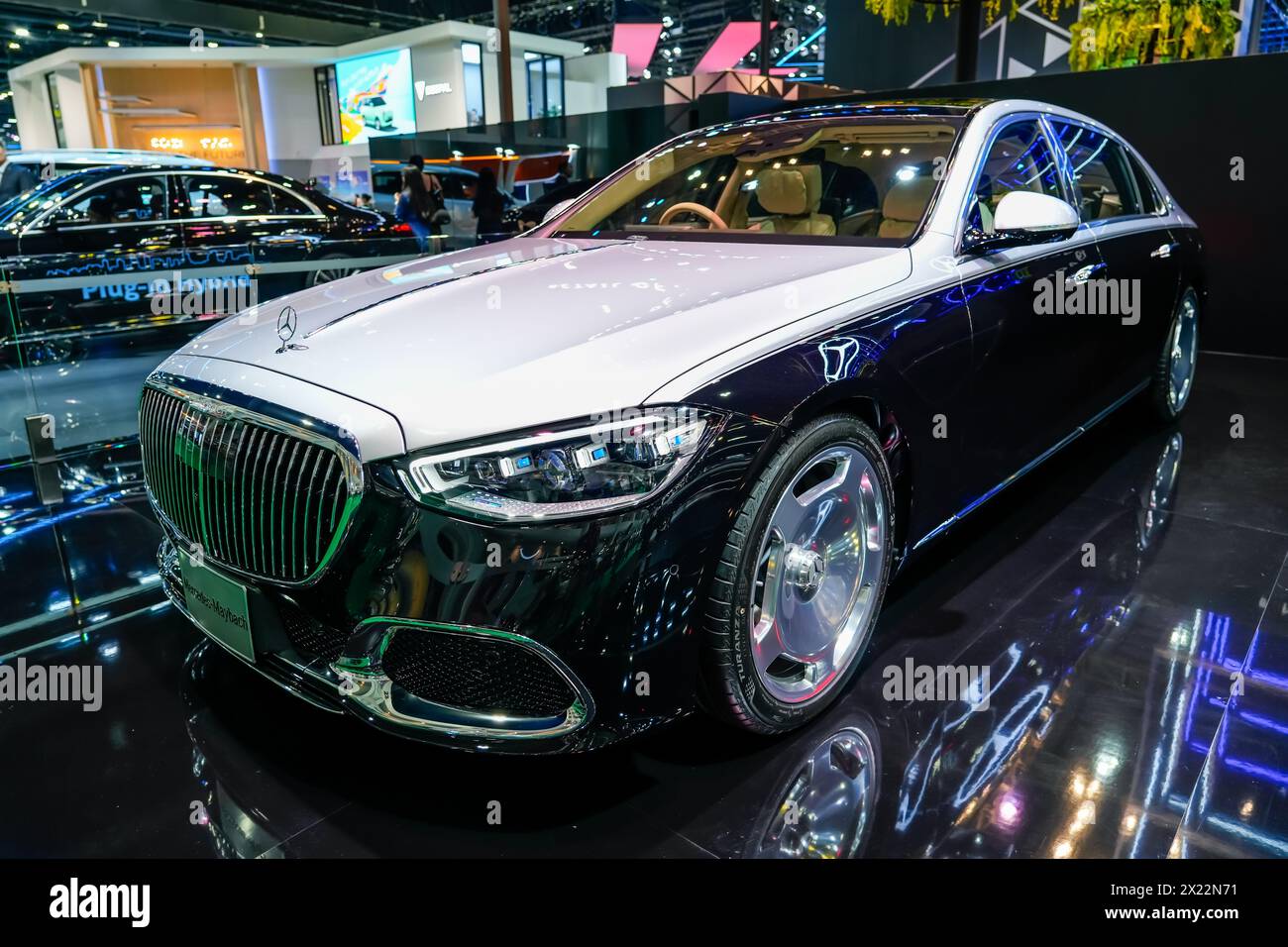 Weiß schwarz neue Mercedes S-Klasse Maybach W223. Thailand, Bangkok 07. april 2024. Stockfoto