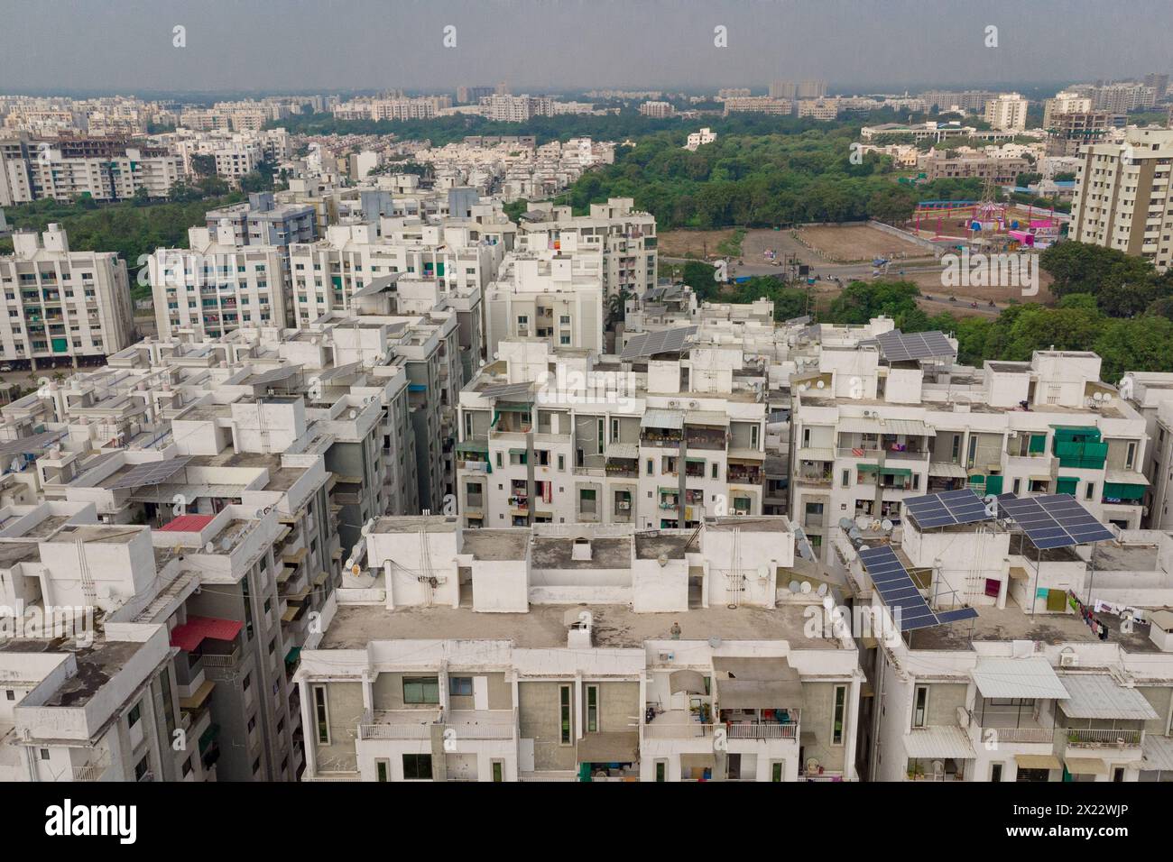 Aus der Vogelperspektive von Baroda, auch bekannt als Vadodara, indische Stadt im Bundesstaat Gujarat in Indien. Wohnneubauten und Immobilienentwicklung Stockfoto