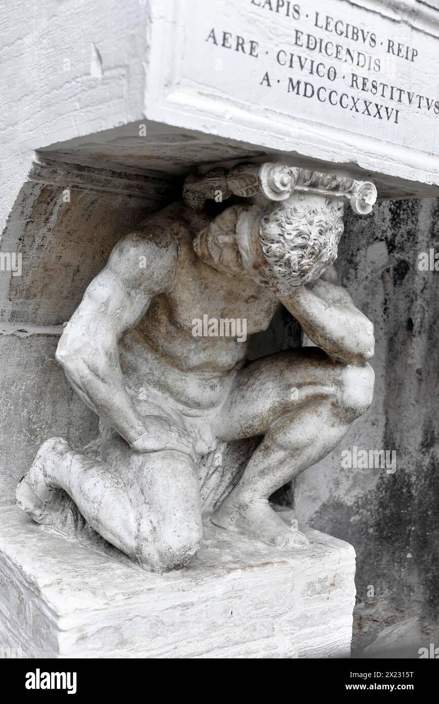 Rialto Markt, Steinfigur eines Satyrn als Teil einer Skulptur, Venedig, Venetien, Italien Stockfoto