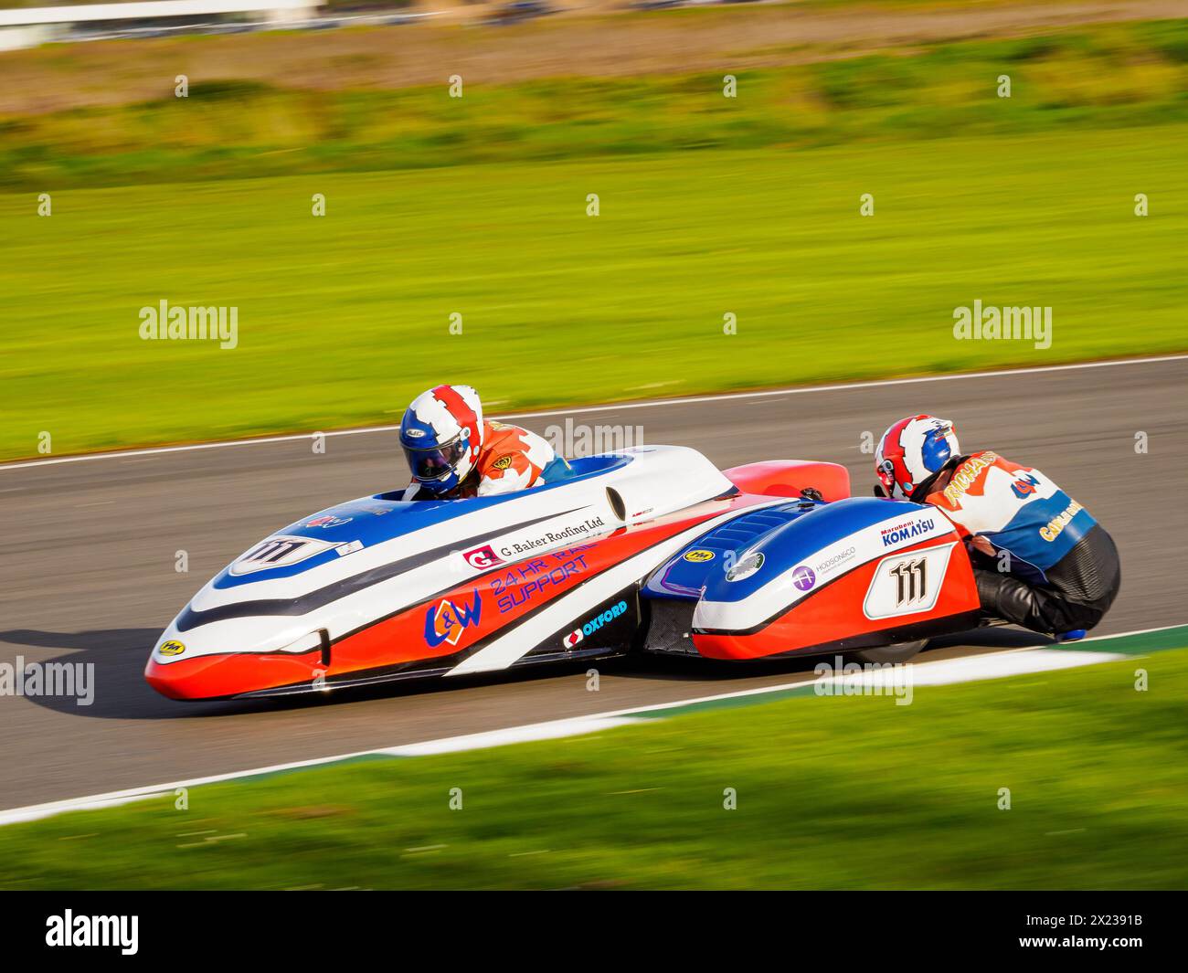 Charlie Richardson und Kevin Cable fahren eine LCR Yamaha YZF-R6 auf dem Goodwood Member Meeting 81MM Stockfoto