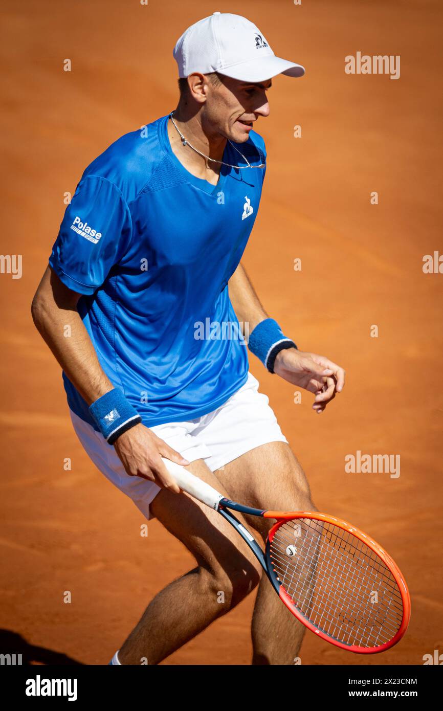 Barcelona, Spanien. April 2024. Matteo Arnaldi (Italien) gibt Gesten während des Viertelfinales ATP 500 Barcelona Open Banc Sabadell 2024 im Real Club de Tenis de Barcelona, Spanien am 19. April 2024. Foto von Felipe Mondino Credit: Unabhängige Fotoagentur/Alamy Live News Stockfoto