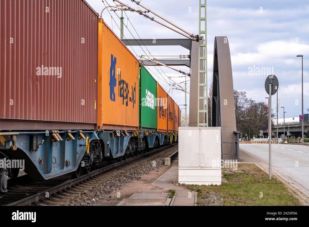 Hafen Hamburg, Containerumschlag, Eisenbahnstrecke am Containerterminal Burchardkai, Transport per Bahn, vom und zum Hafen Hamburg Deutschland, Stockfoto