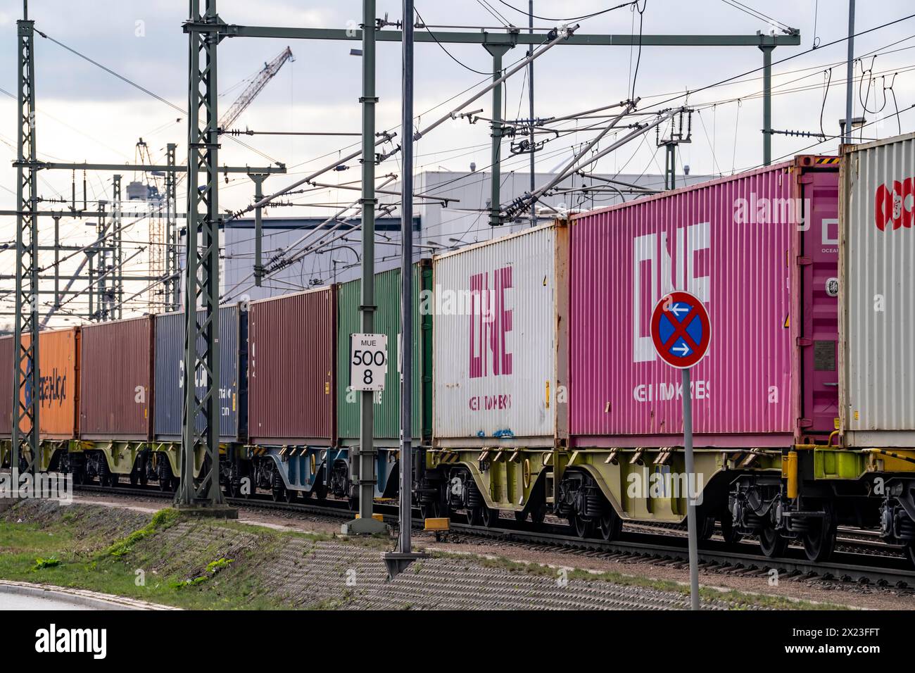 Hafen Hamburg, Containerumschlag, Eisenbahnstrecke am Containerterminal Burchardkai, Transport per Bahn, vom und zum Hafen Hamburg Deutschland, Stockfoto