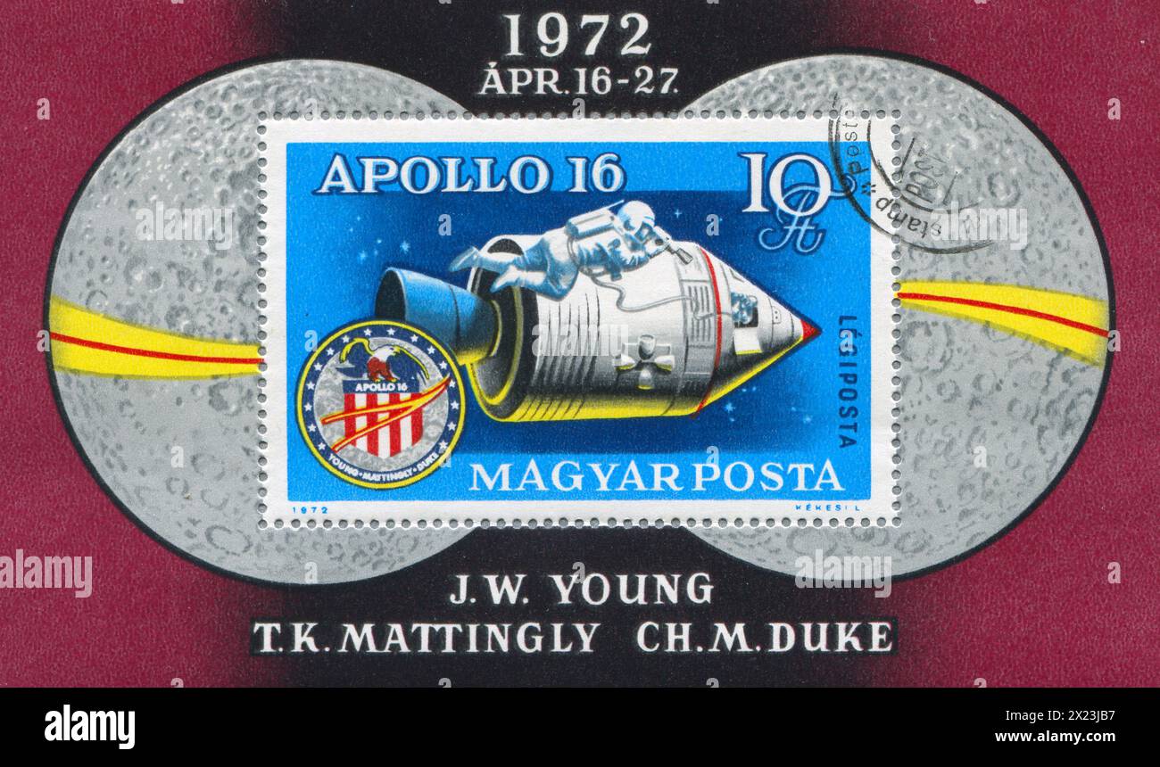 UNGARN - CA. 1972: Stempel von Ungarn, zeigt Apollo 16 Kapsel, Astronaut und Abzeichen, ca. 1972 Stockfoto