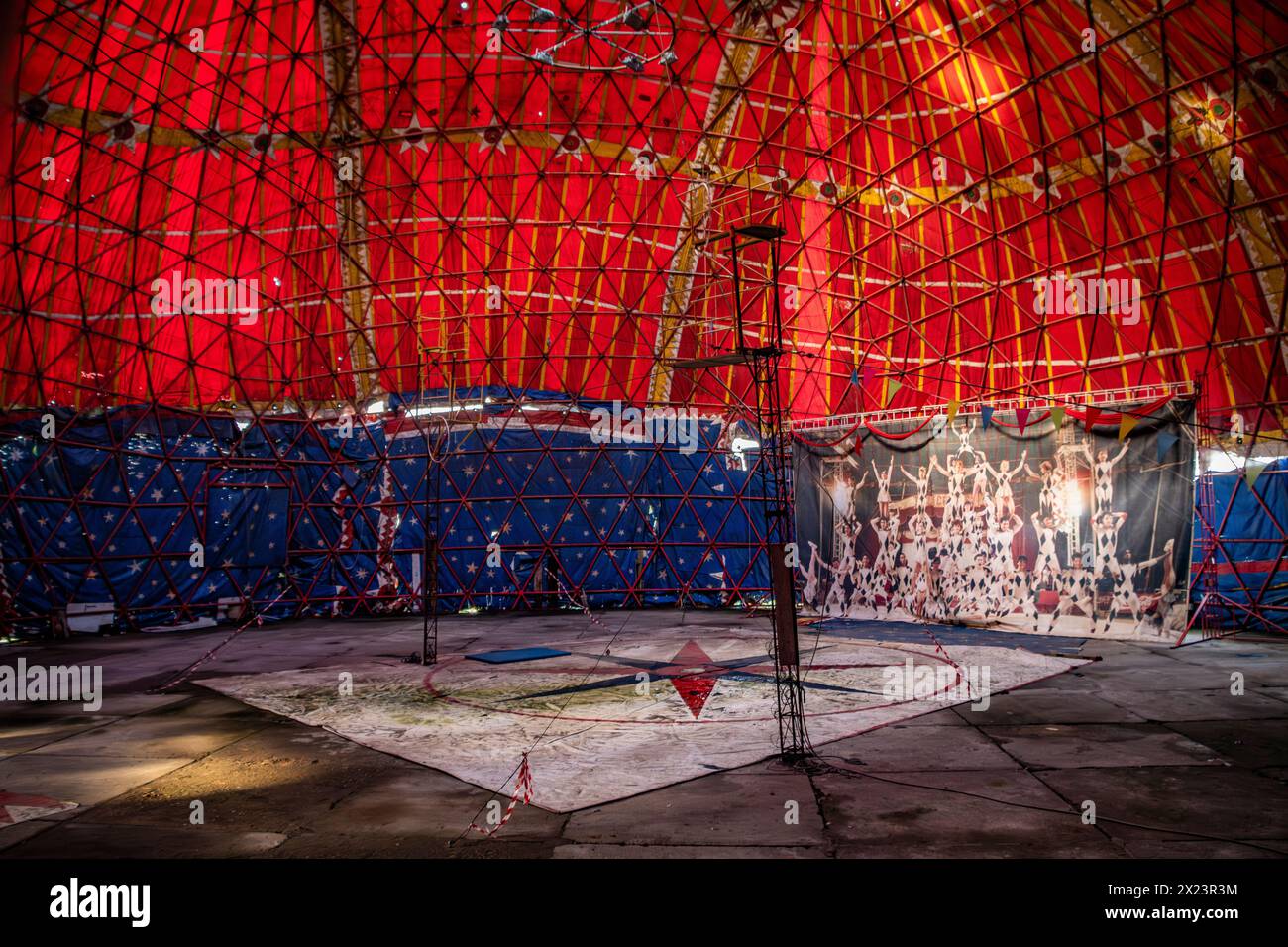 Zirkuszelt in La Ciudad de los Muchachos, Ourense, Spanien Stockfoto
