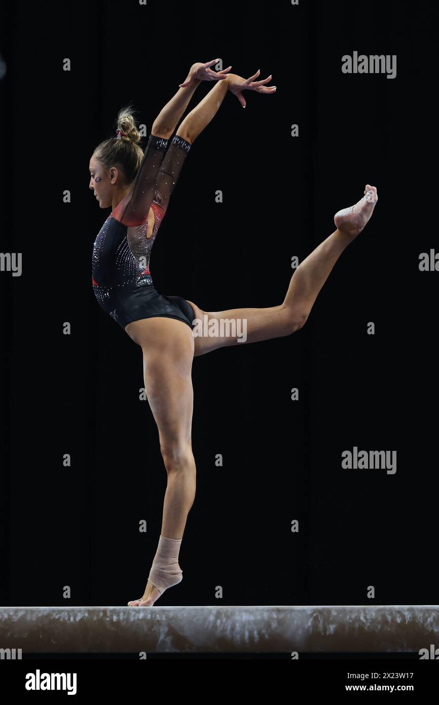 Fort Worth, Texas, USA. April 2024. Turnerin Lily Smith (University of Georgia) während des NCAA National Collegiate Women's Gymnastics Championships Semifinal 1 2024 in der Dickies Arena in Fort Worth, Texas. Melissa J. Perenson/Cal Sport Media/Alamy Live News Stockfoto