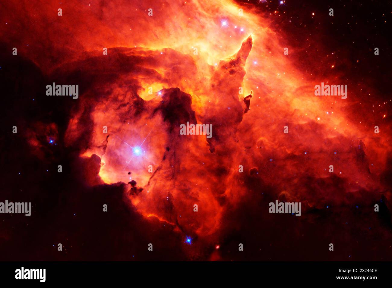Roter kosmischer Nebel. Elemente dieses Bildes, bereitgestellt von der NASA Stockfoto