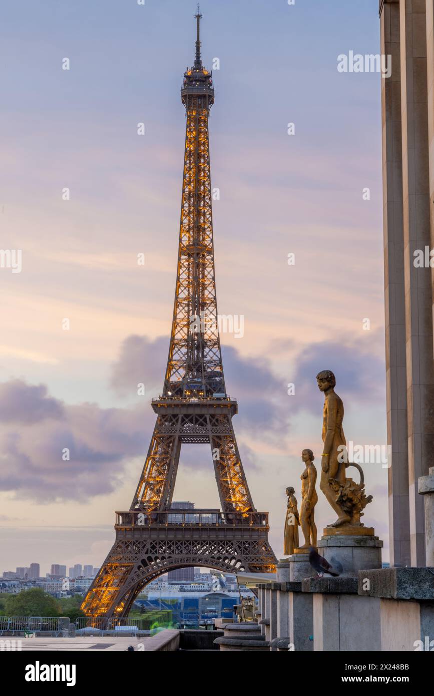 Der Eiffelturm in Paris, Wahrzeichen in der Hauptstadt Frankreichs. Stockfoto