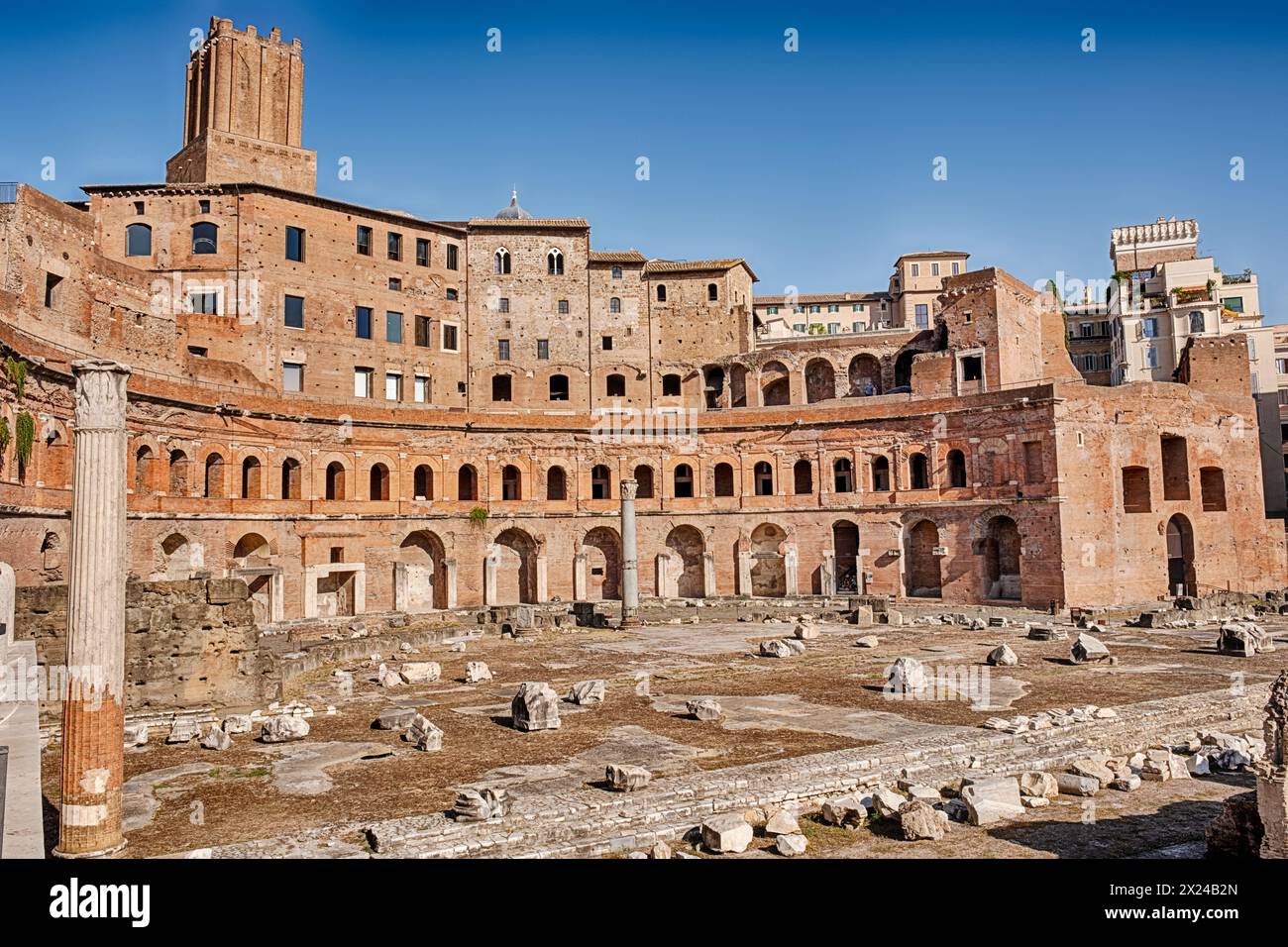 Die antiken Ruinen des Trajan's Forum und die Marktstände in Rom sind gut erhalten. Stockfoto