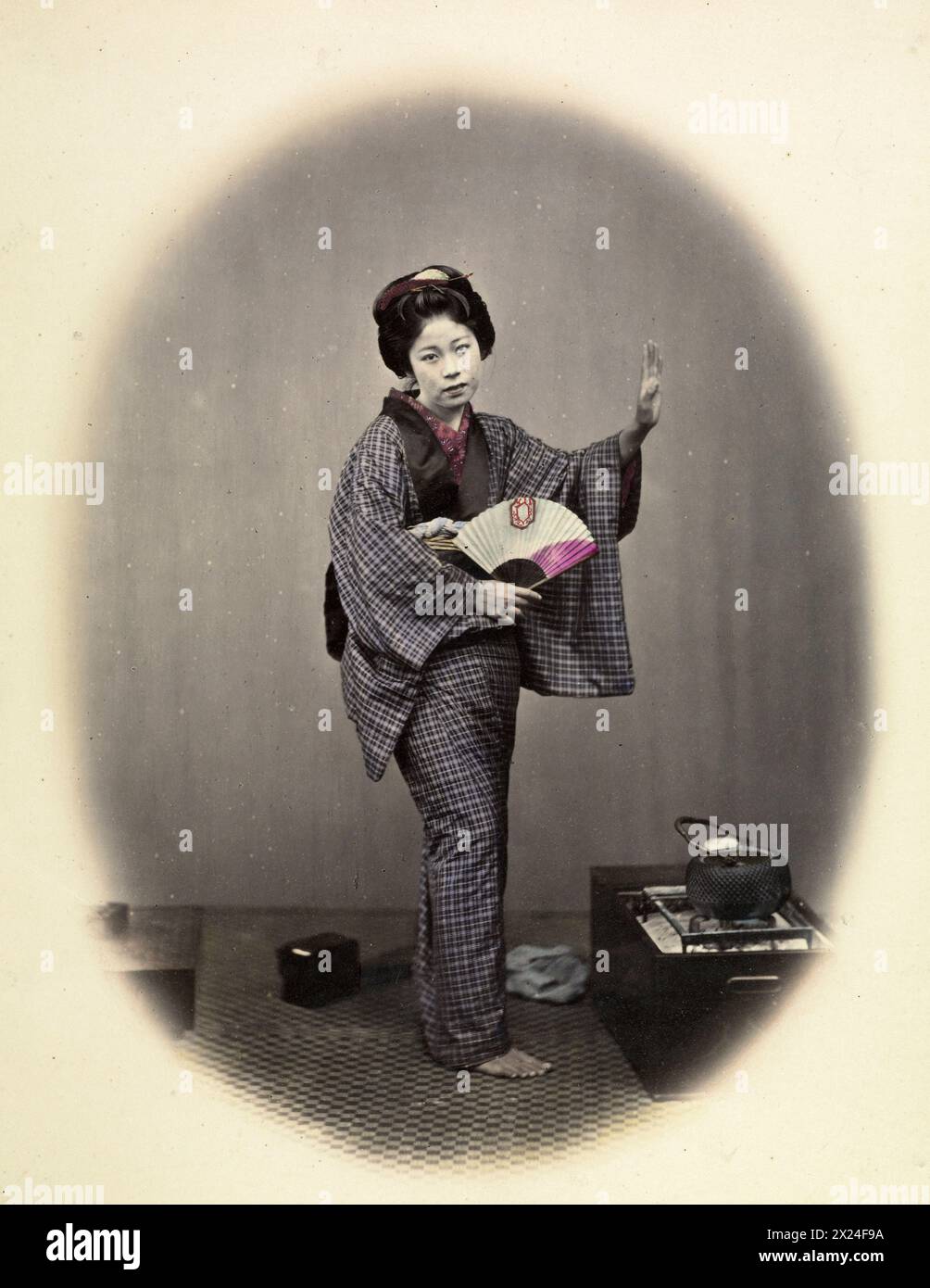 Dancing Girl, 1868 Felice Beato, Fotograf handkolorierter Silberdruck aus Albumen Stockfoto