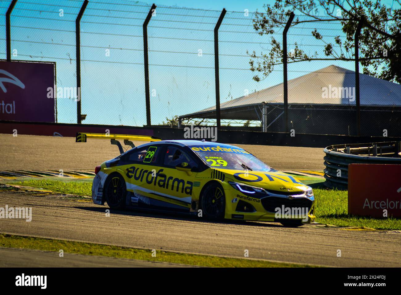 São PAULO, SP - 19.04.2024: STOCK CAR ETAPA INTERLAGOS - Second Stock Car Free Training - Interlagos Stage im Autódromo Jose Carlos Pace in São Paulo, SP. (Foto: Leonardo Ramos/Fotoarena) Stockfoto