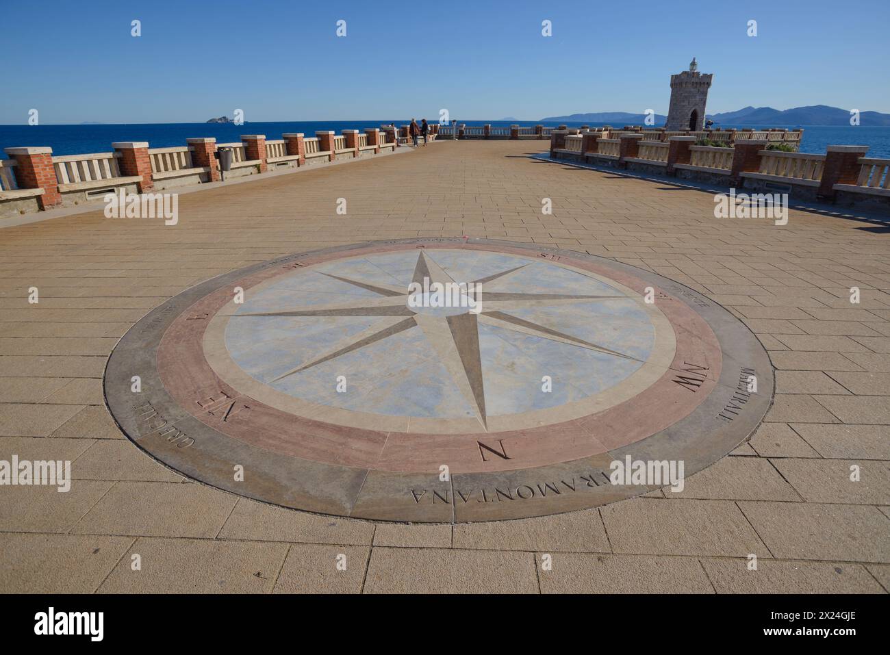 Eine Kompassrose auf der Piazza Bovio im Zentrum von Piombino, Provinz Livorno, Toskana, Italien Stockfoto