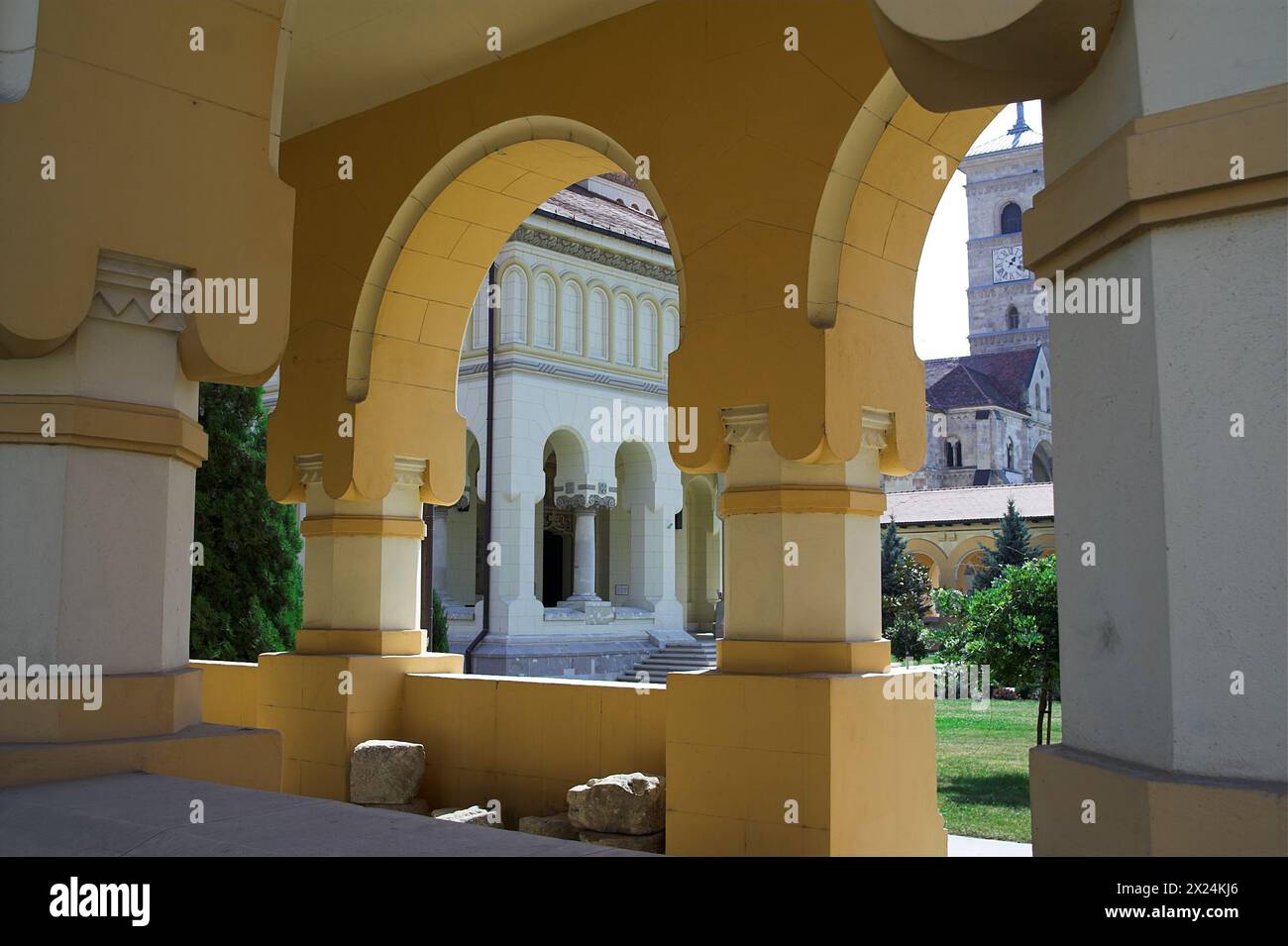 Alba Iulia, Rumänien, Rumänien; Kreuzgänge rund um die orthodoxe Kathedrale; krużganki przy katedrze Stockfoto