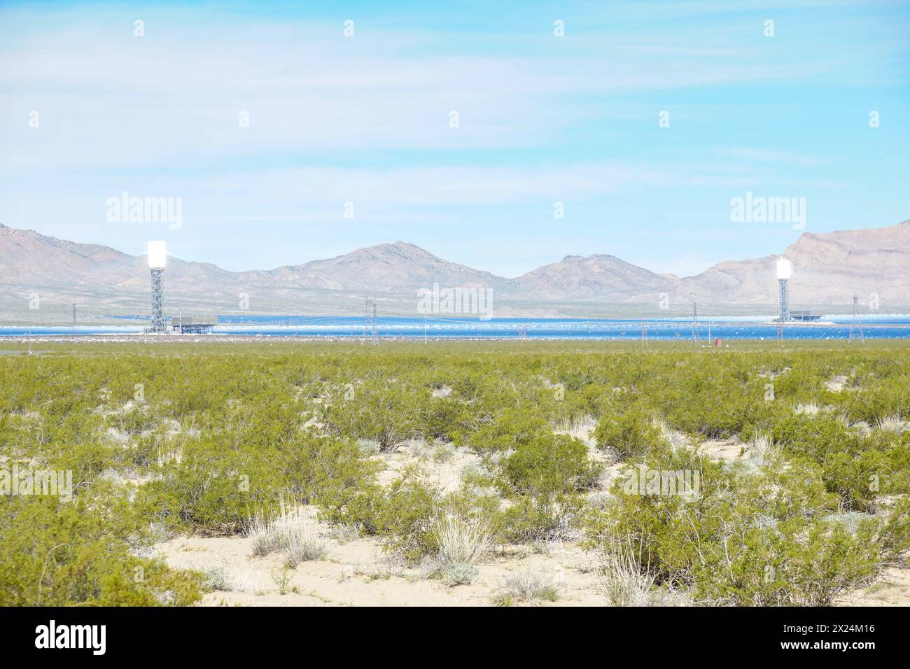 Das Ivanpah Solar Electric Generating System. Eine konzentrierte Solarthermie mitten in der Mojave-Wüste. Stockfoto
