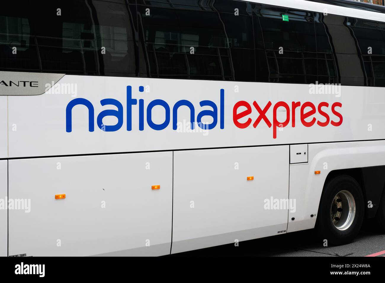 London, Großbritannien - 23. März 2024; National Express Coach mit Namen in Nahaufnahme ein Teil der Mobico Gruppe Stockfoto