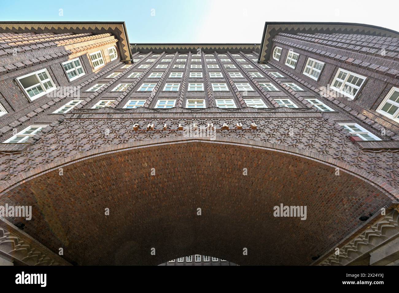 Hamburg, Deutschland - 14. Juli 2023: Chilehaus Backsteinbau in Hamburg. Stockfoto
