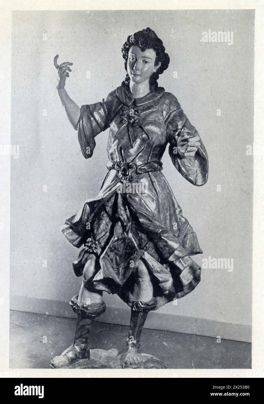 Archange. Début du XVIIIe siècle. Statue reposant sur un Socle de style barocke Représentant des nuages. Bois Stockfoto