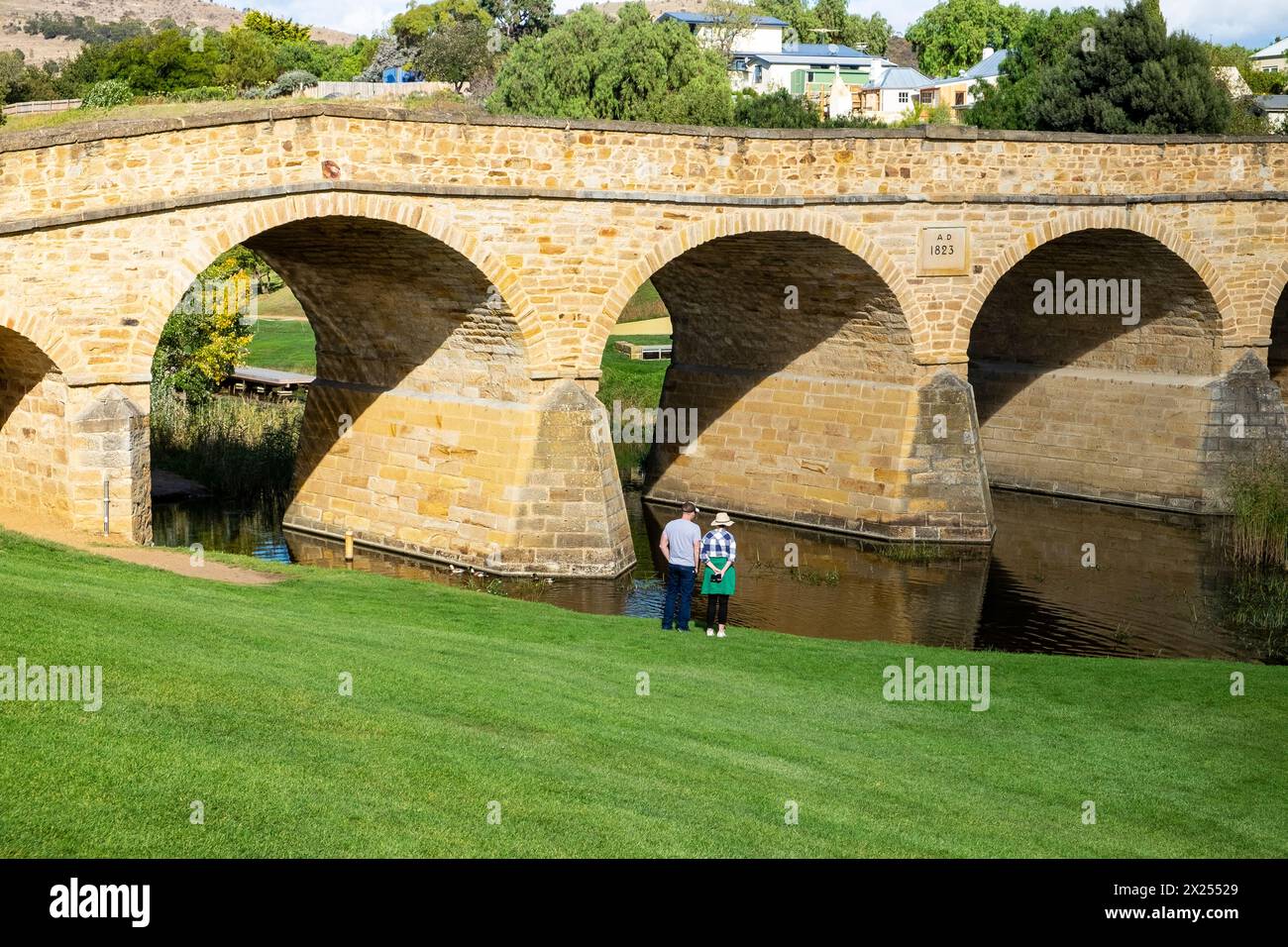 Die Richmond Bridge ist die älteste denkmalgeschützte, von Sträflingen erbaute Brücke an der B31 in Richmond, 25 Kilometer nördlich von Hobart in Tasmanien. Stockfoto