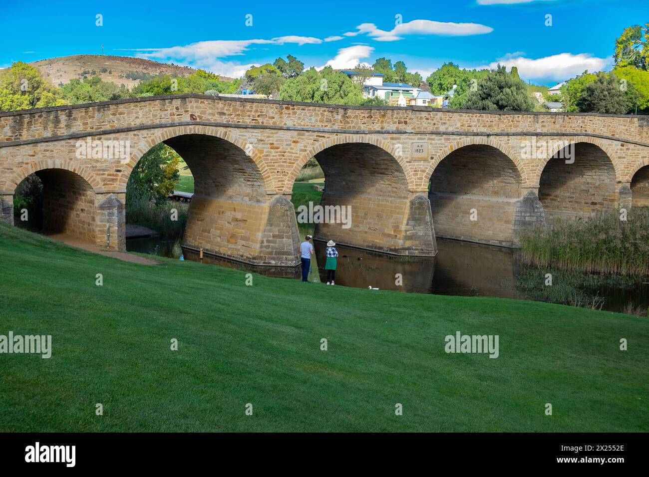 Die Richmond Bridge ist die älteste denkmalgeschützte, von Sträflingen erbaute Brücke an der B31 in Richmond, 25 Kilometer nördlich von Hobart in Tasmanien. Stockfoto